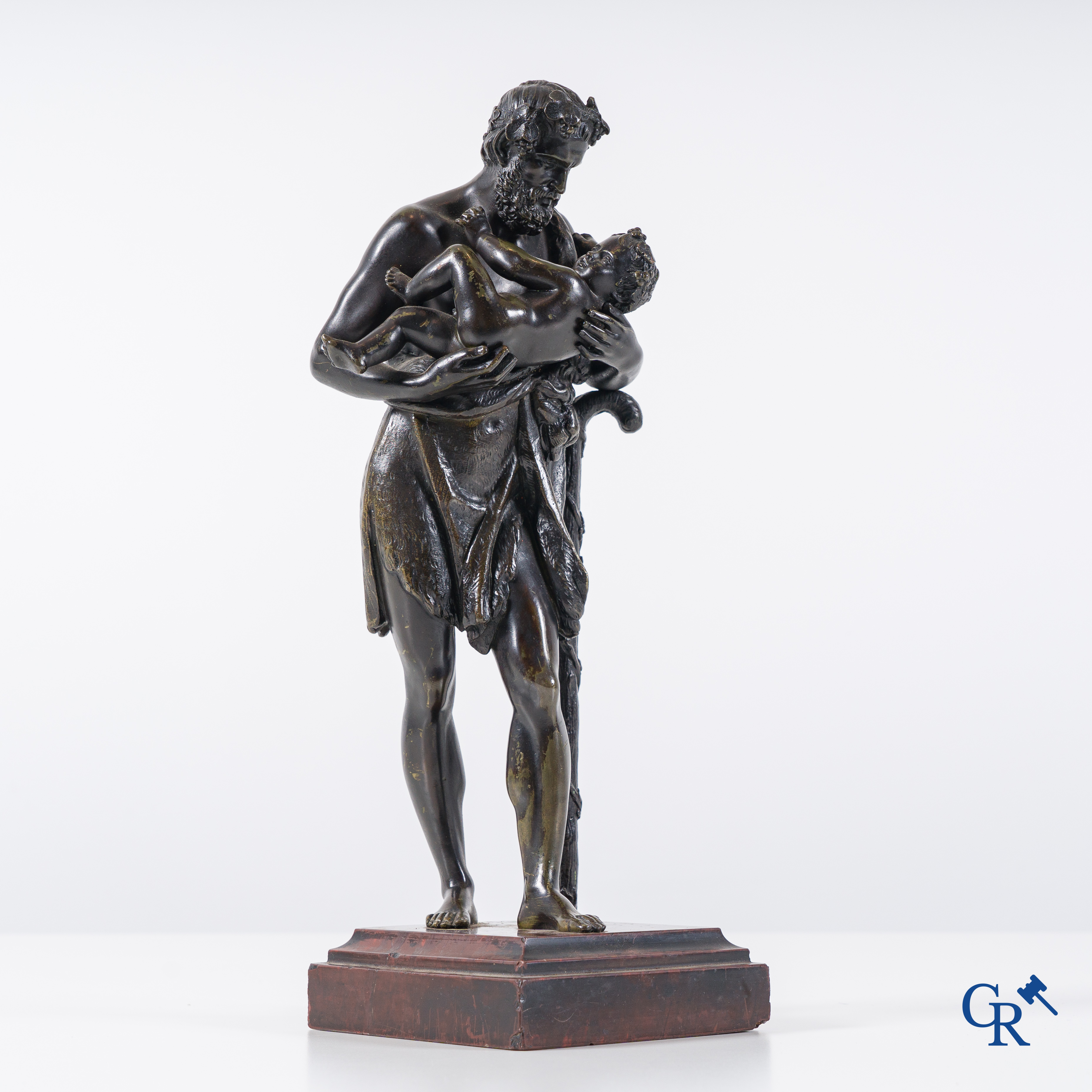 Travail français vers 1830-1840. Silène avec l'enfant Dionysos, statue en bronze d'après un modèle antique.