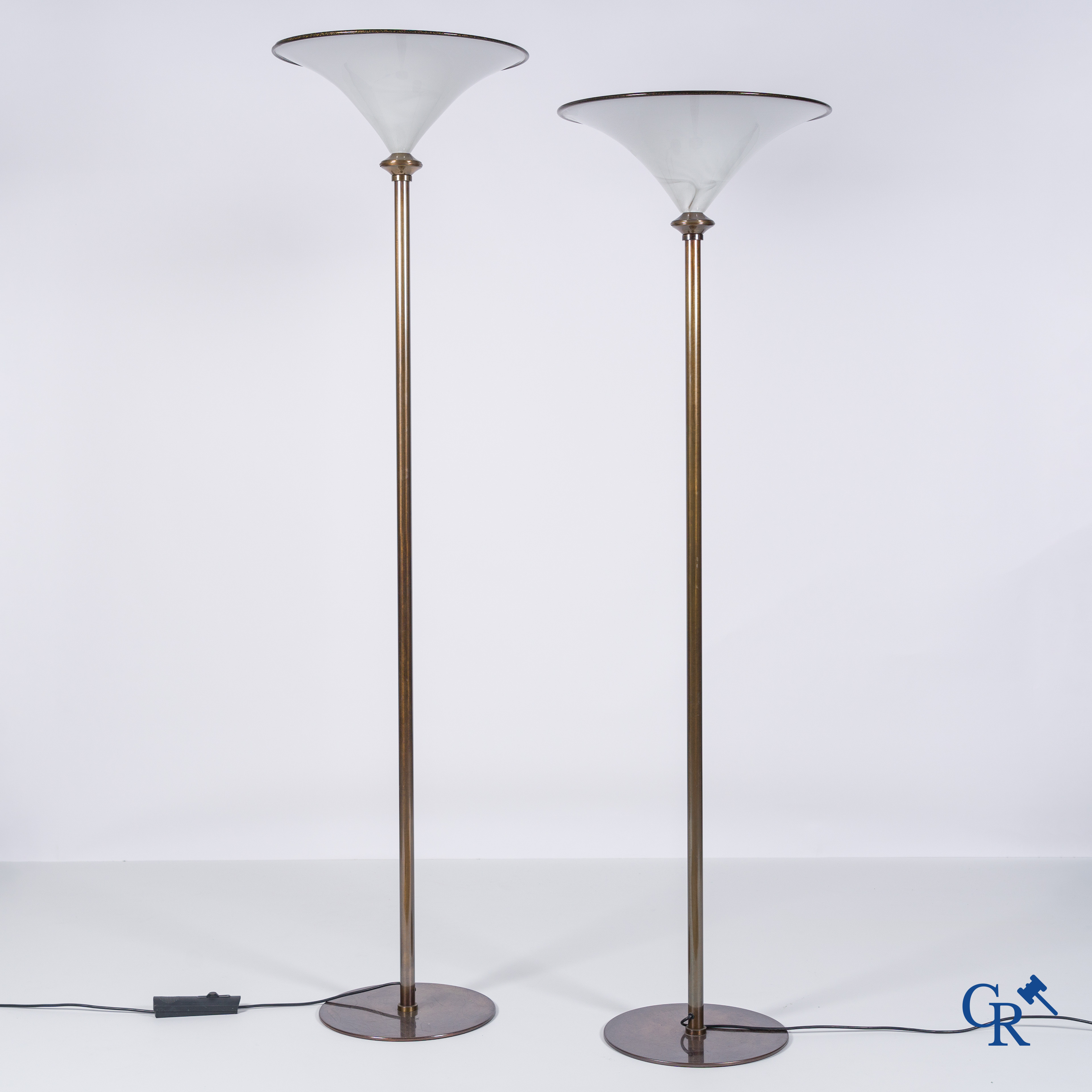 Barovier & Toso, Murano Venezia, 2 large floor lamps in Murano glass on a bronzed finished base. Italian work circa 1980.