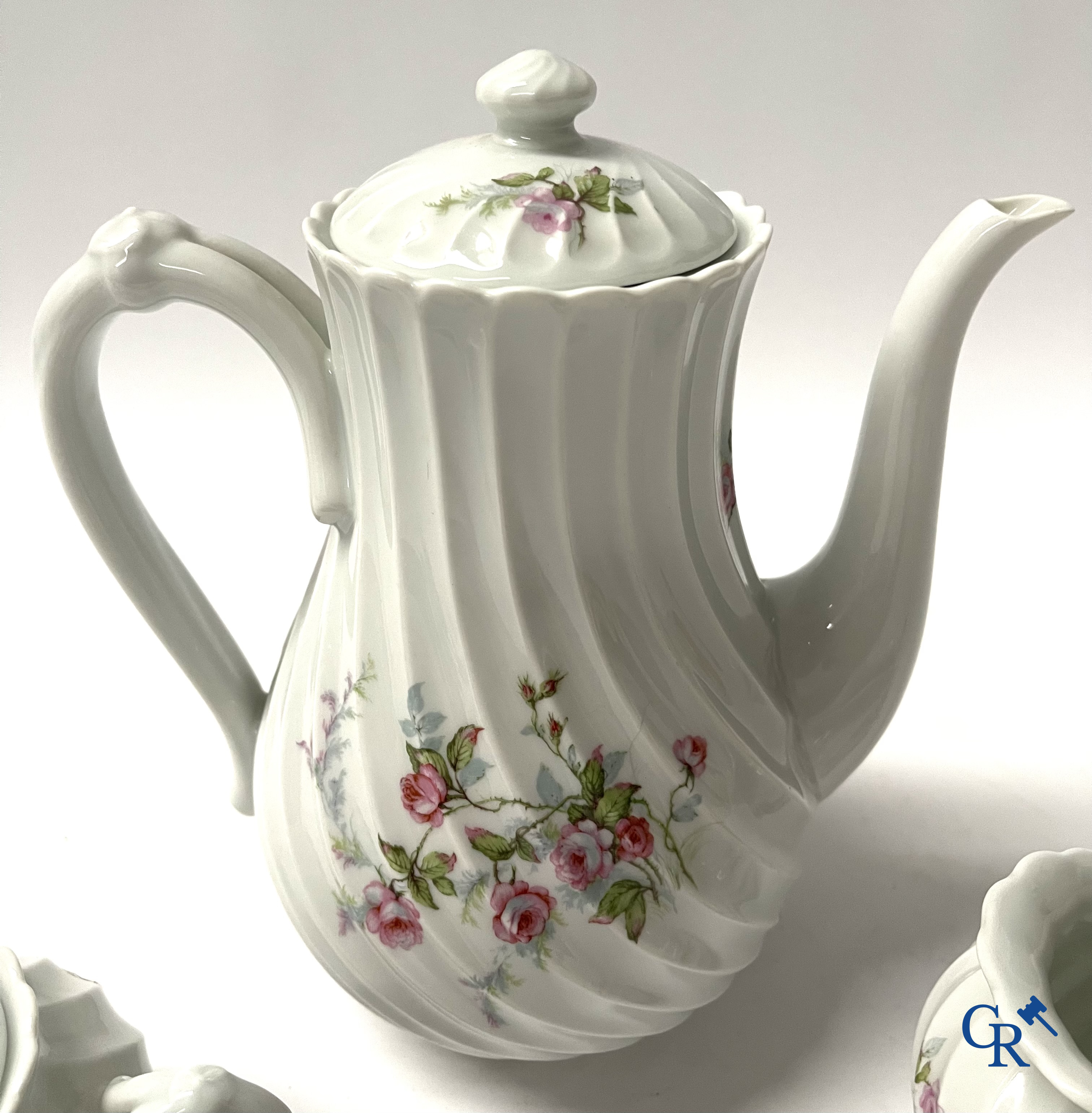 Haviland Limoges. Service à café peinte à la main en porcelaine française. Vers 1900.