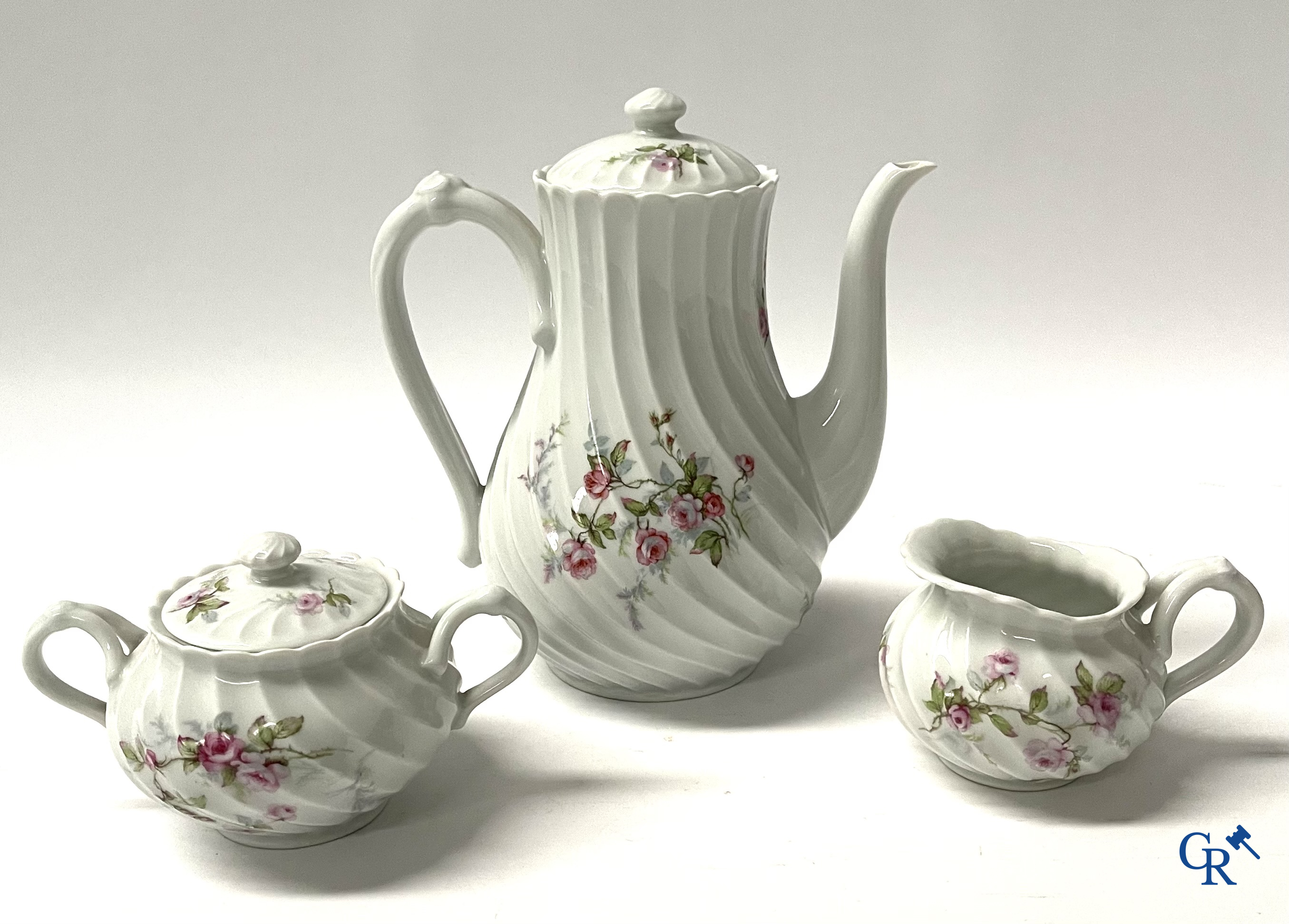 Haviland Limoges. Service à café peinte à la main en porcelaine française. Vers 1900.