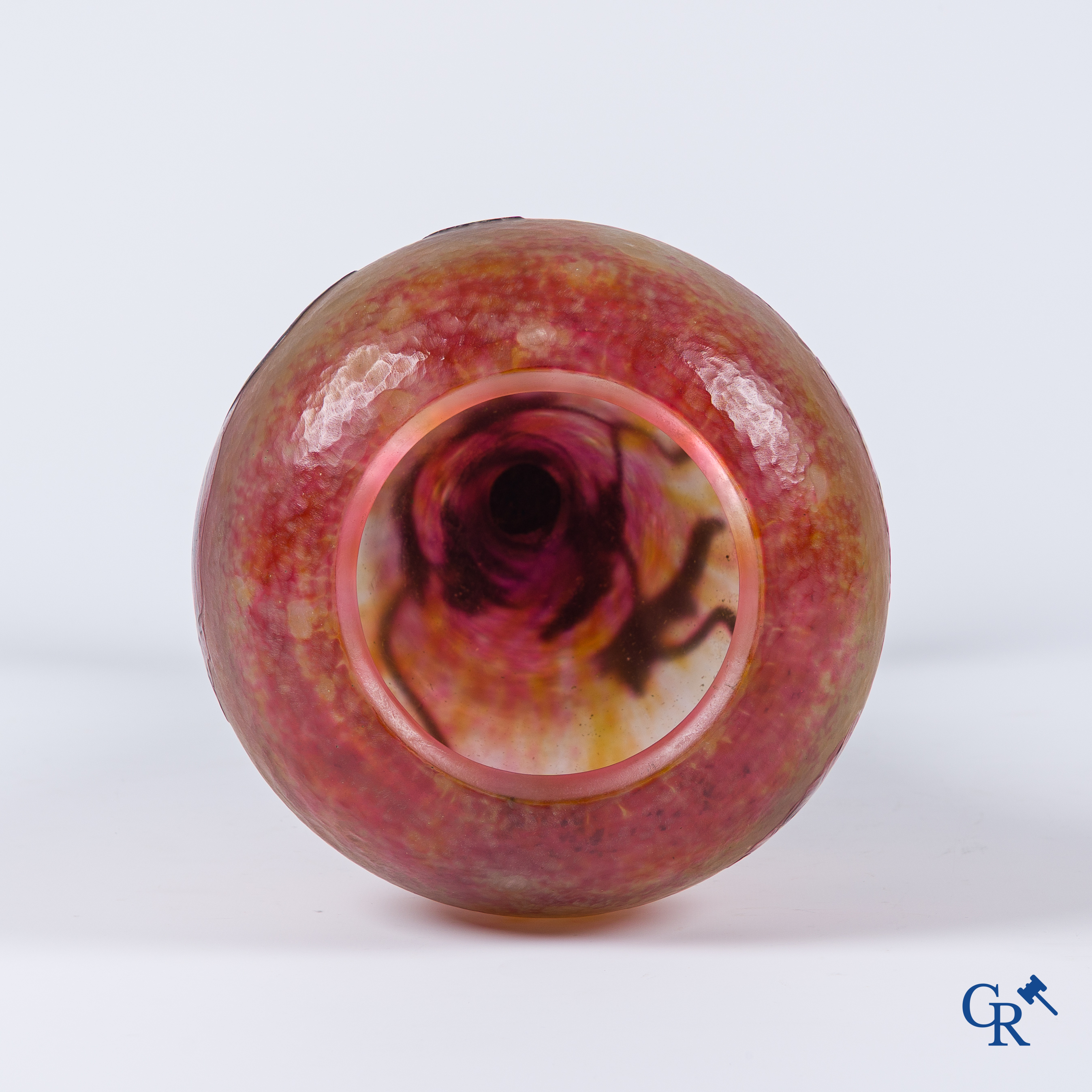 Daum Nancy France, vaas in glaspasta met een decor van klaprozen.