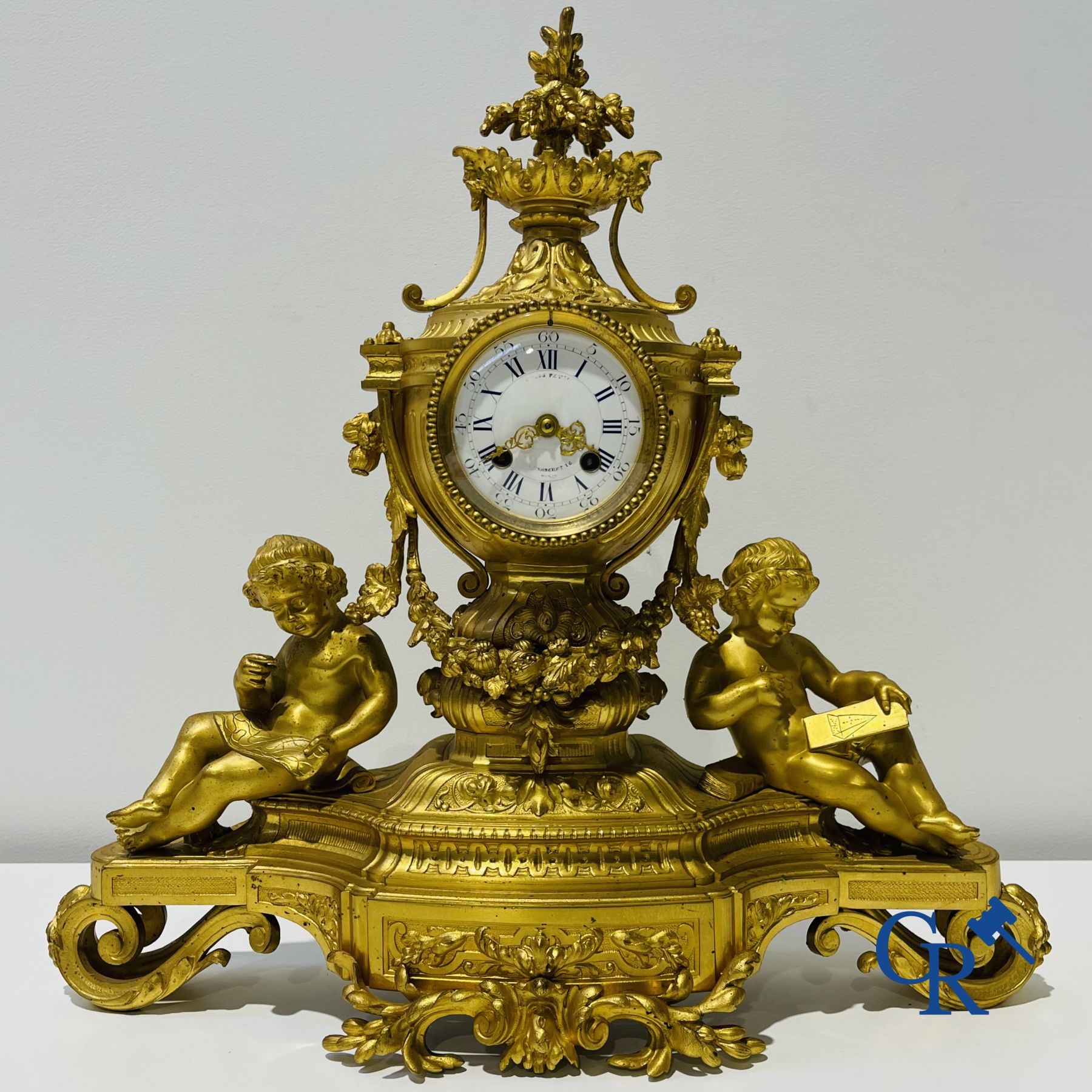 3-piece gilded bronze chimney set in LVI-style with putti. Jules Petit à Paris. Napoleon III period.