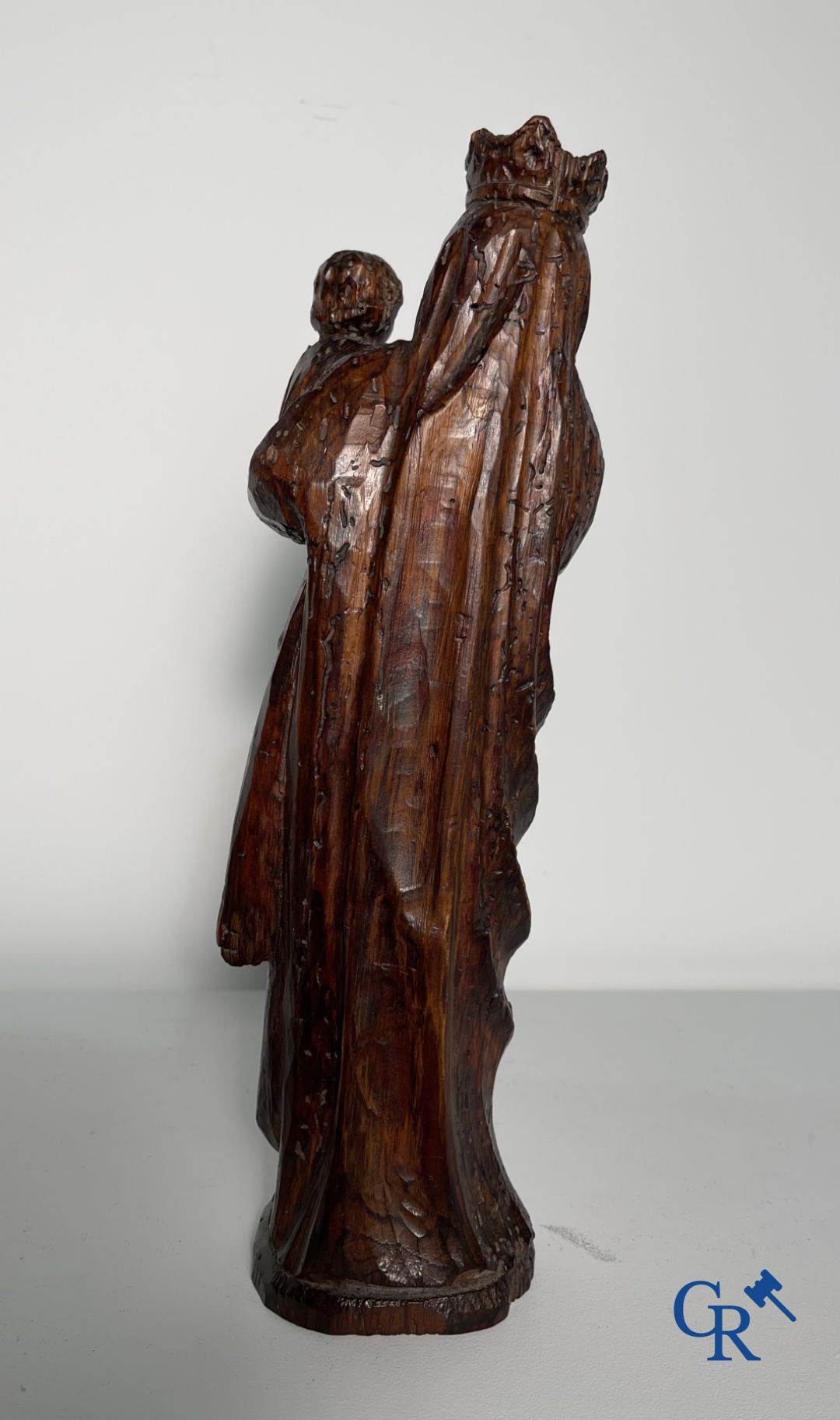 Wooden statue: Mary with child.