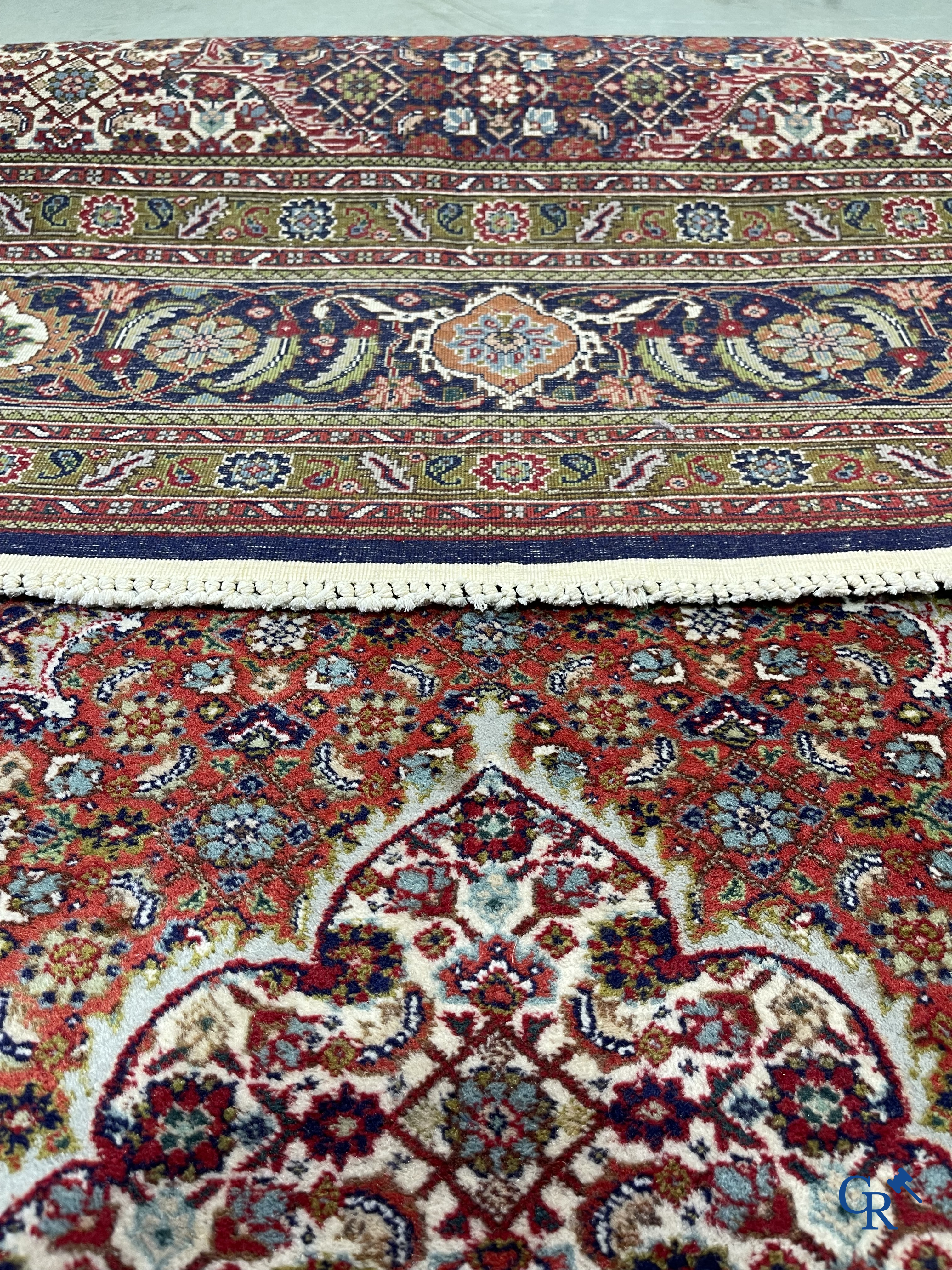 Tapis d'Orient: Tabriz, Iran. Grand tapis persan noué à la main.