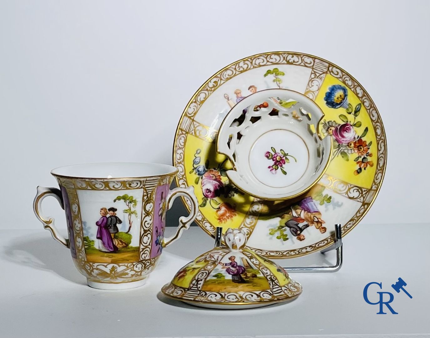 Porcelain: Meissen: 2 "tasses trembleuses".