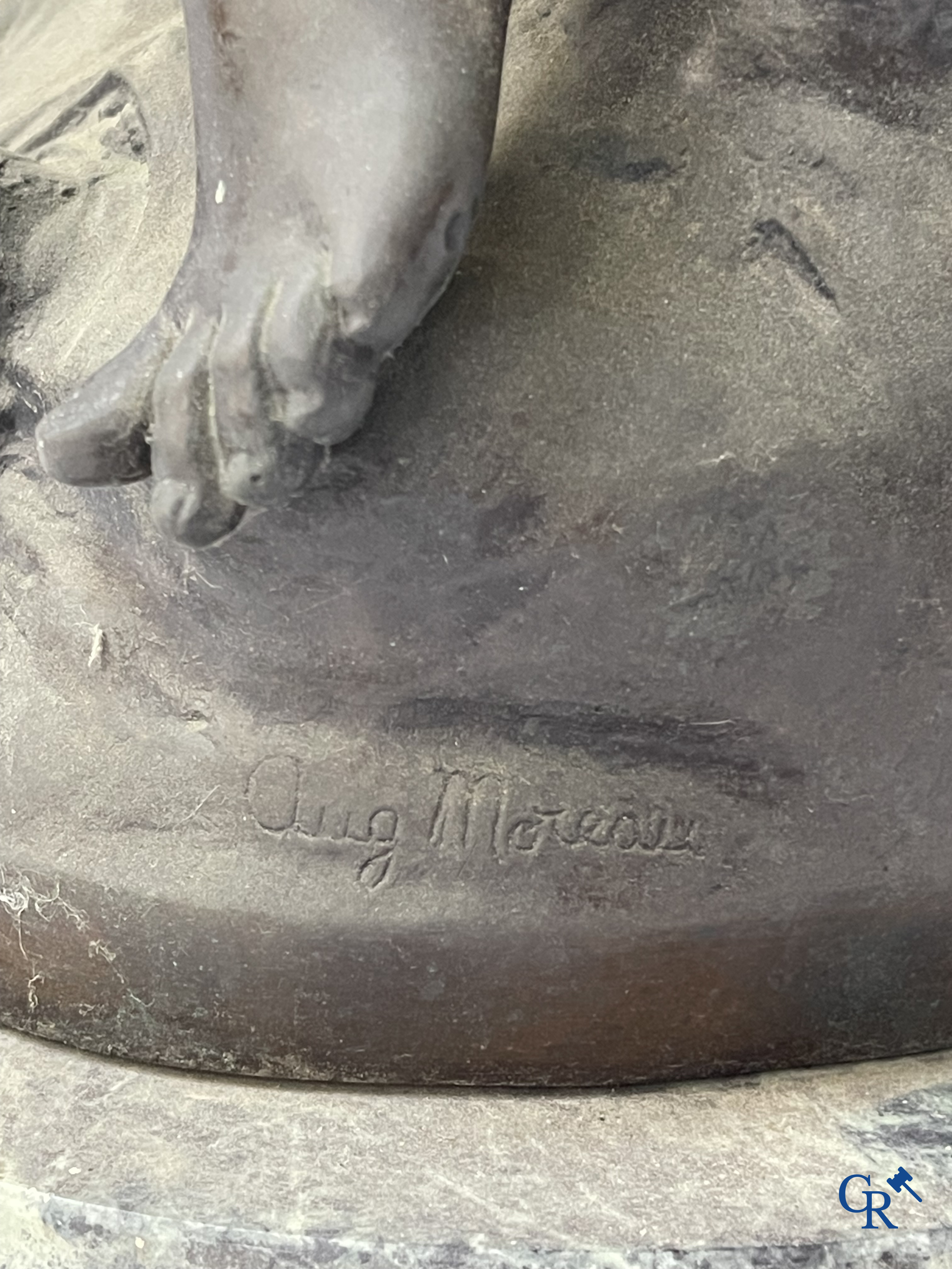 Auguste Moreau (d'après) Statue en bronze sur un socle en marbre vert. Posthume. XXème siècle.