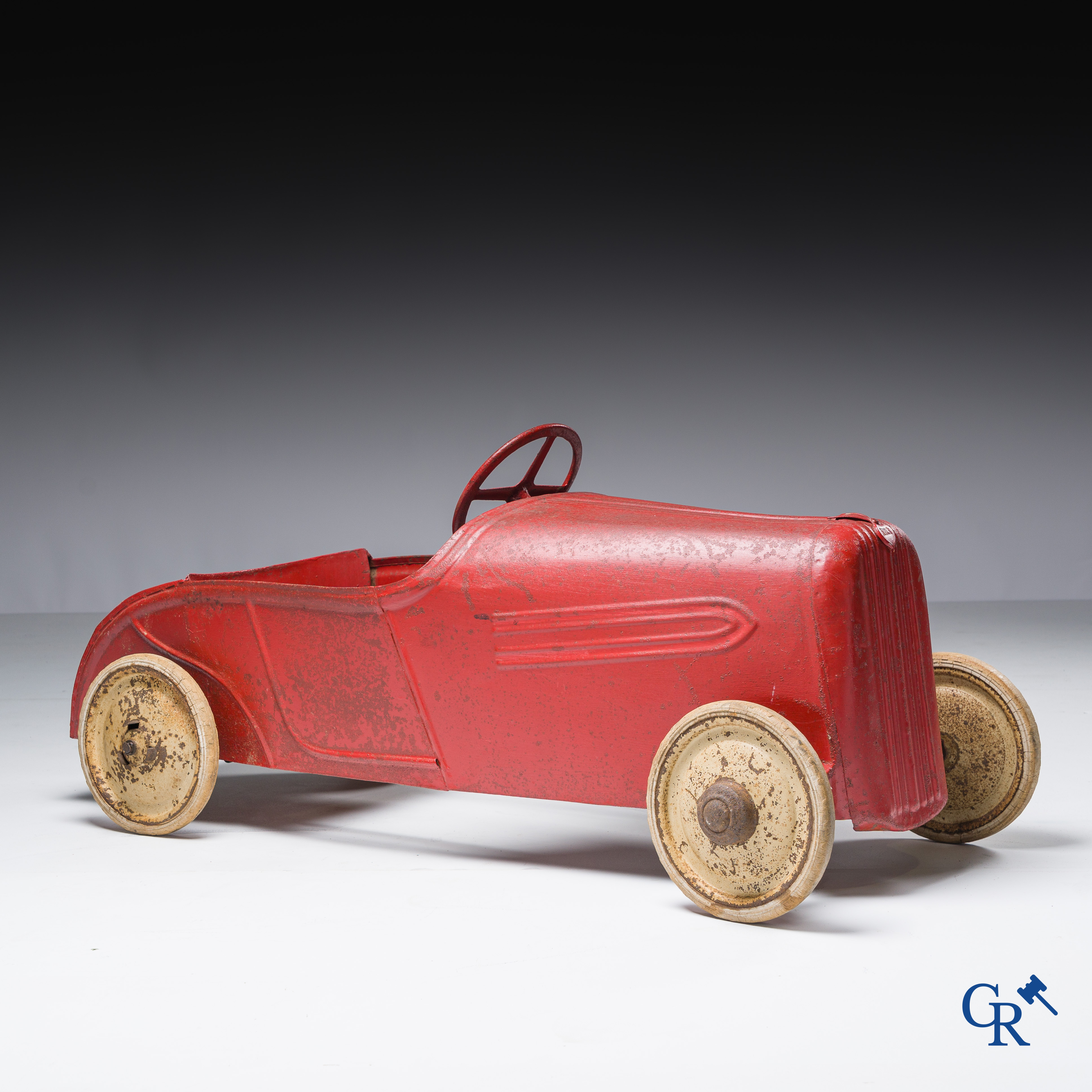 Torck, Deinze. Pedal car with white rubber tires and original emblem. 