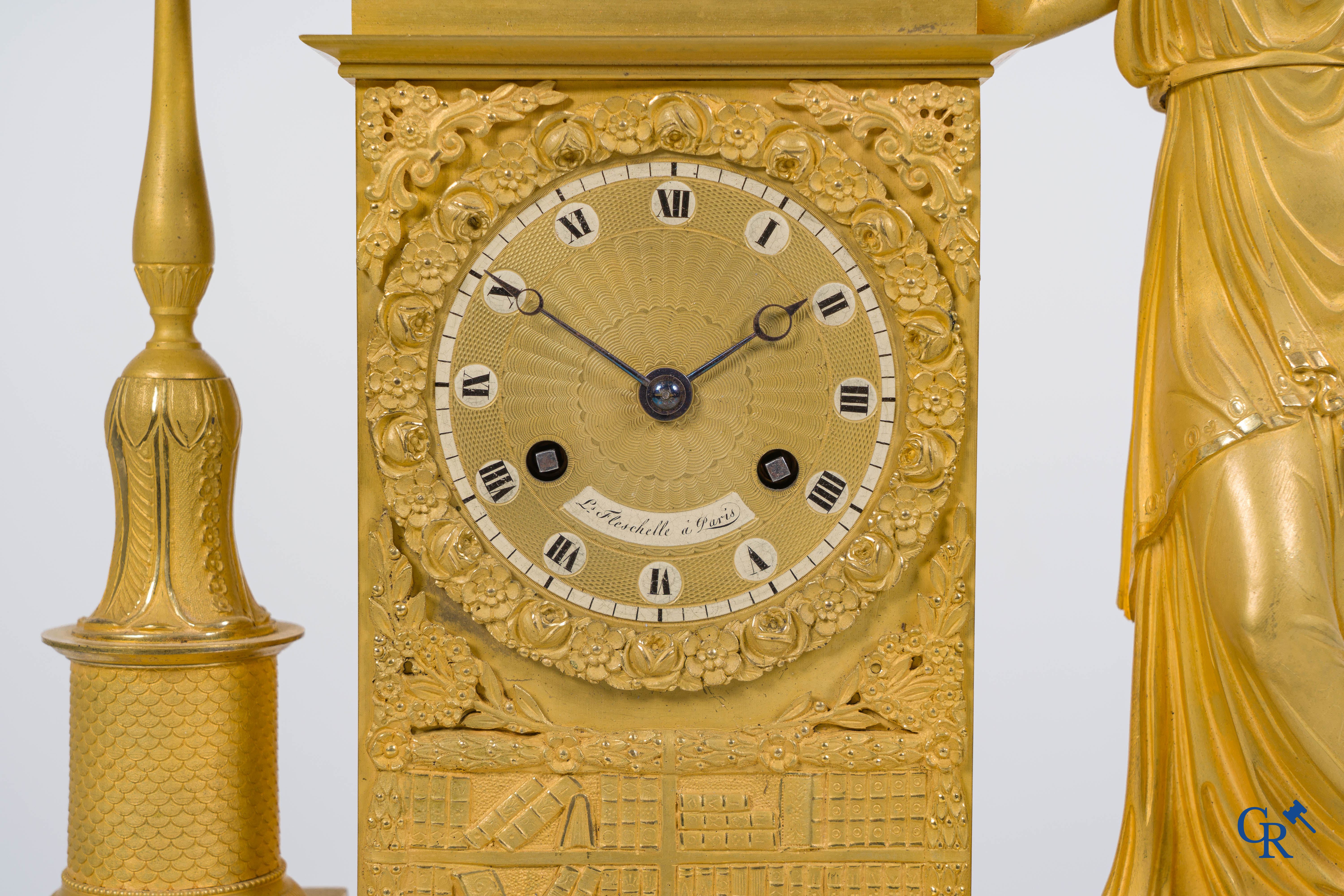 Fleschelle à Paris, richly decorated and finely chiseled clock. Restoration period. 1st half 19th century.