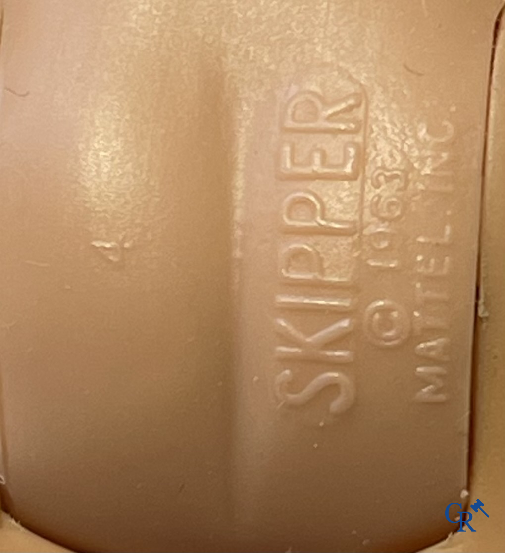 Vieux jouets. Mattel, un beau lot de poupées et attributs. Barbie, Ricky, Skipper, Ken, etc. Années 1960 et plus tard.