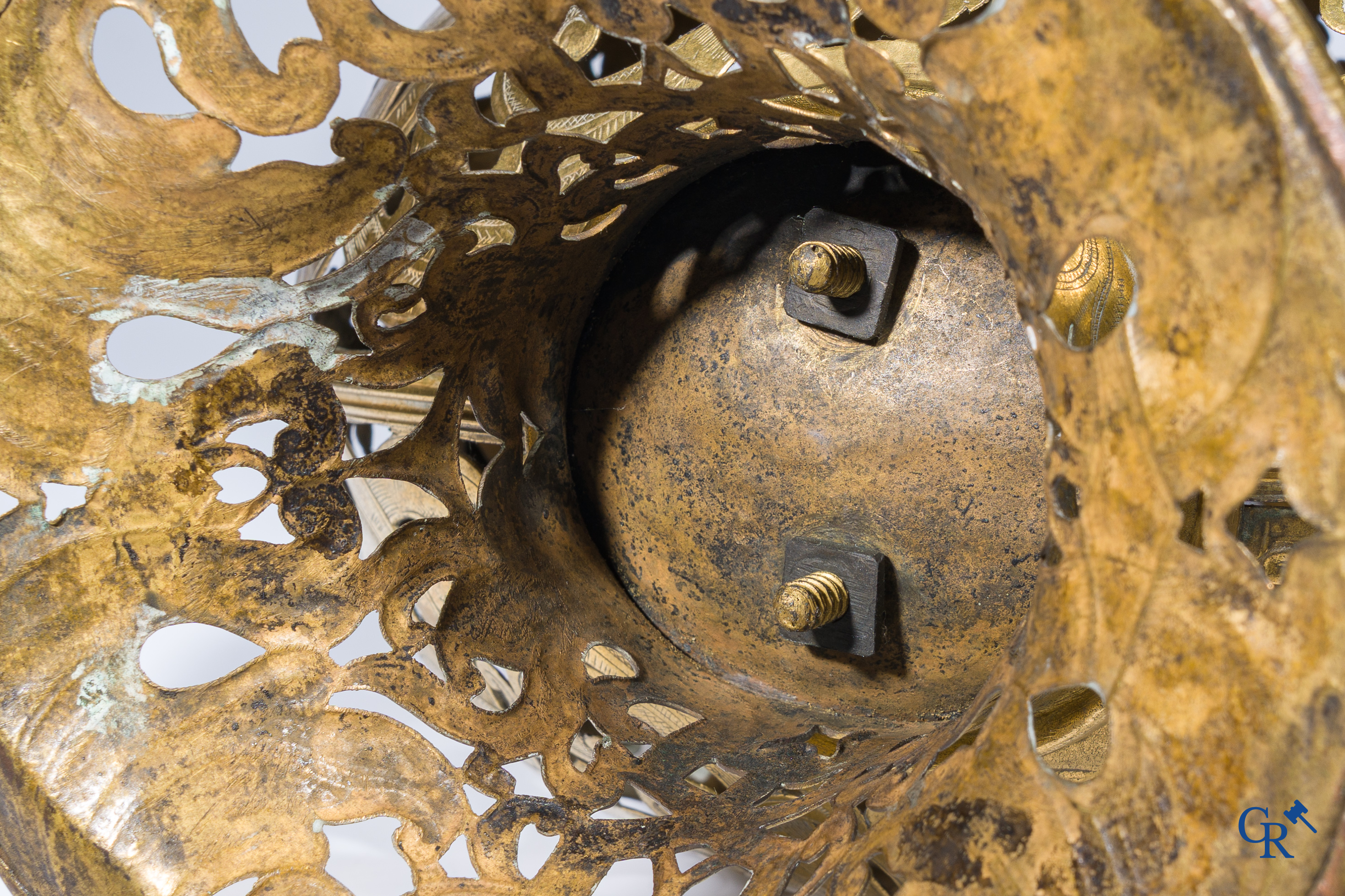 Een Venetiaanse pelgrimskalebas "Gourde de pelerin" in gegraveerd en verguld koper. Eind XVIe - Begin XVIIe eeuw.