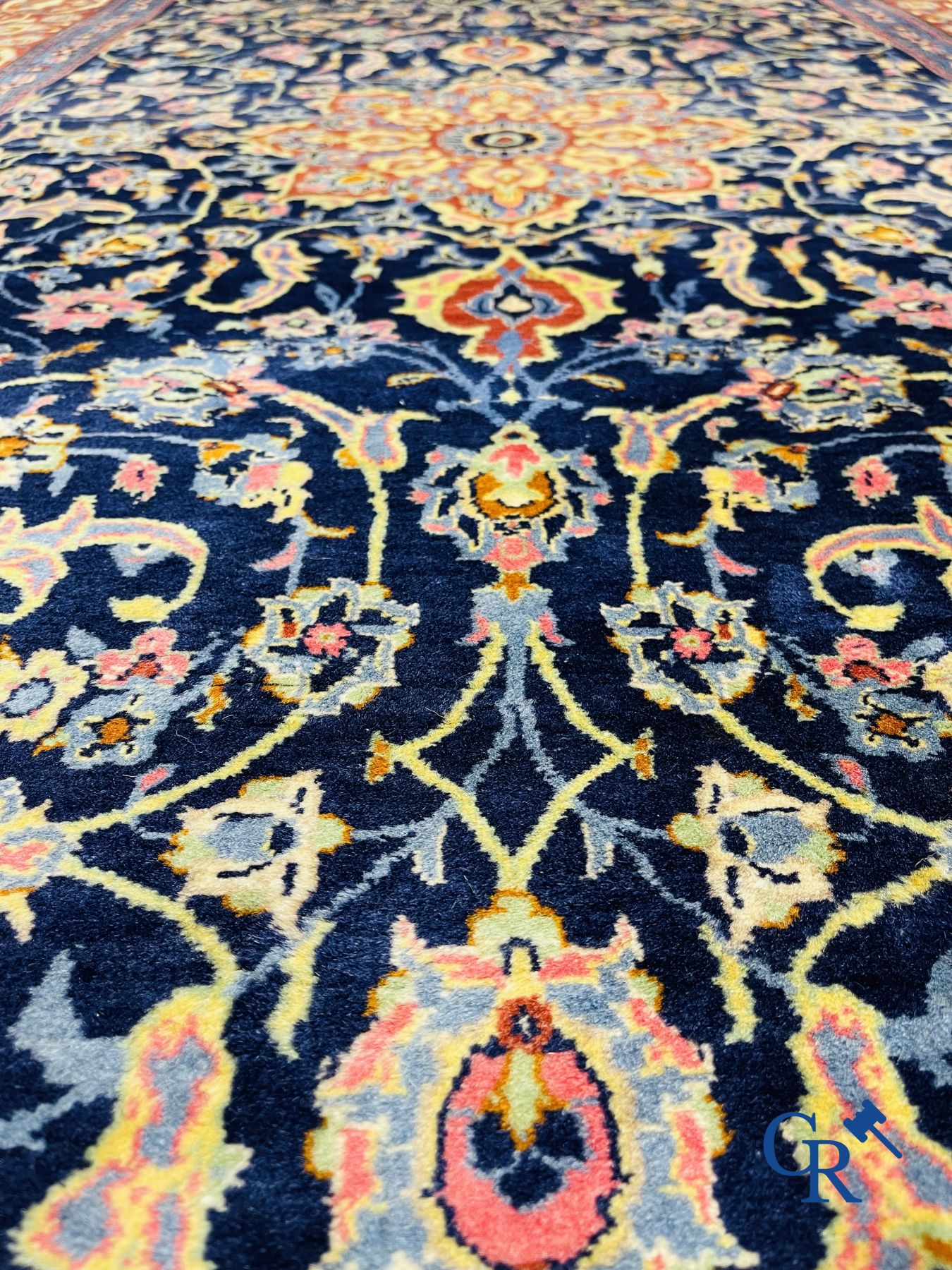 Oriental carpets: Persian carpet in wool. Floral decor.