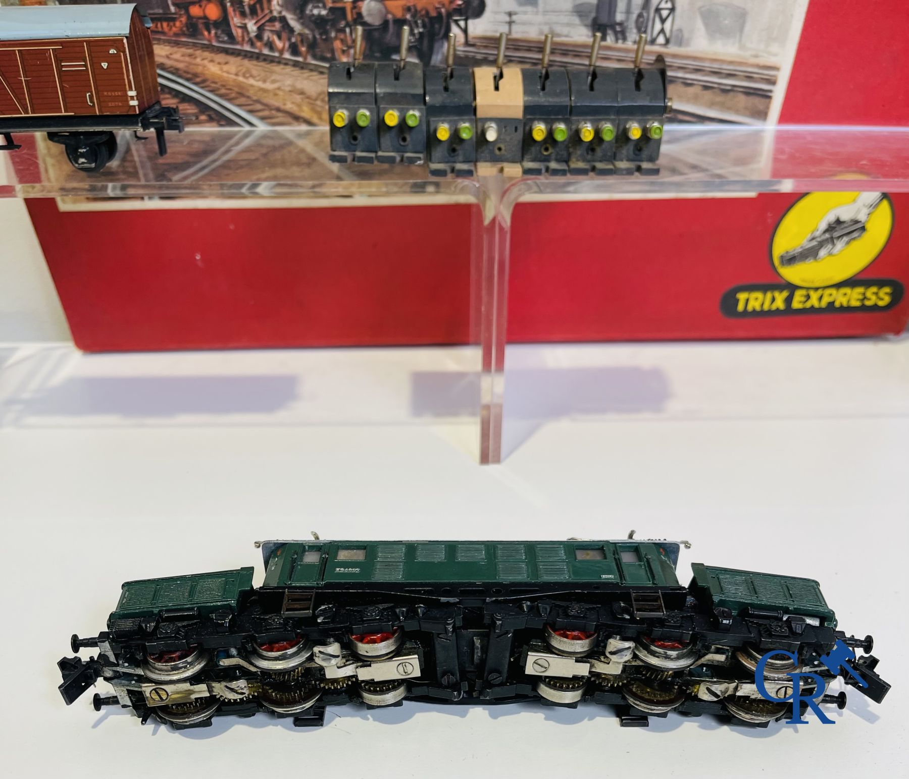 Old toys: Trix Germany, Trix Express, beautiful lot with locomotive, wagons, large lot of rails and accessories.