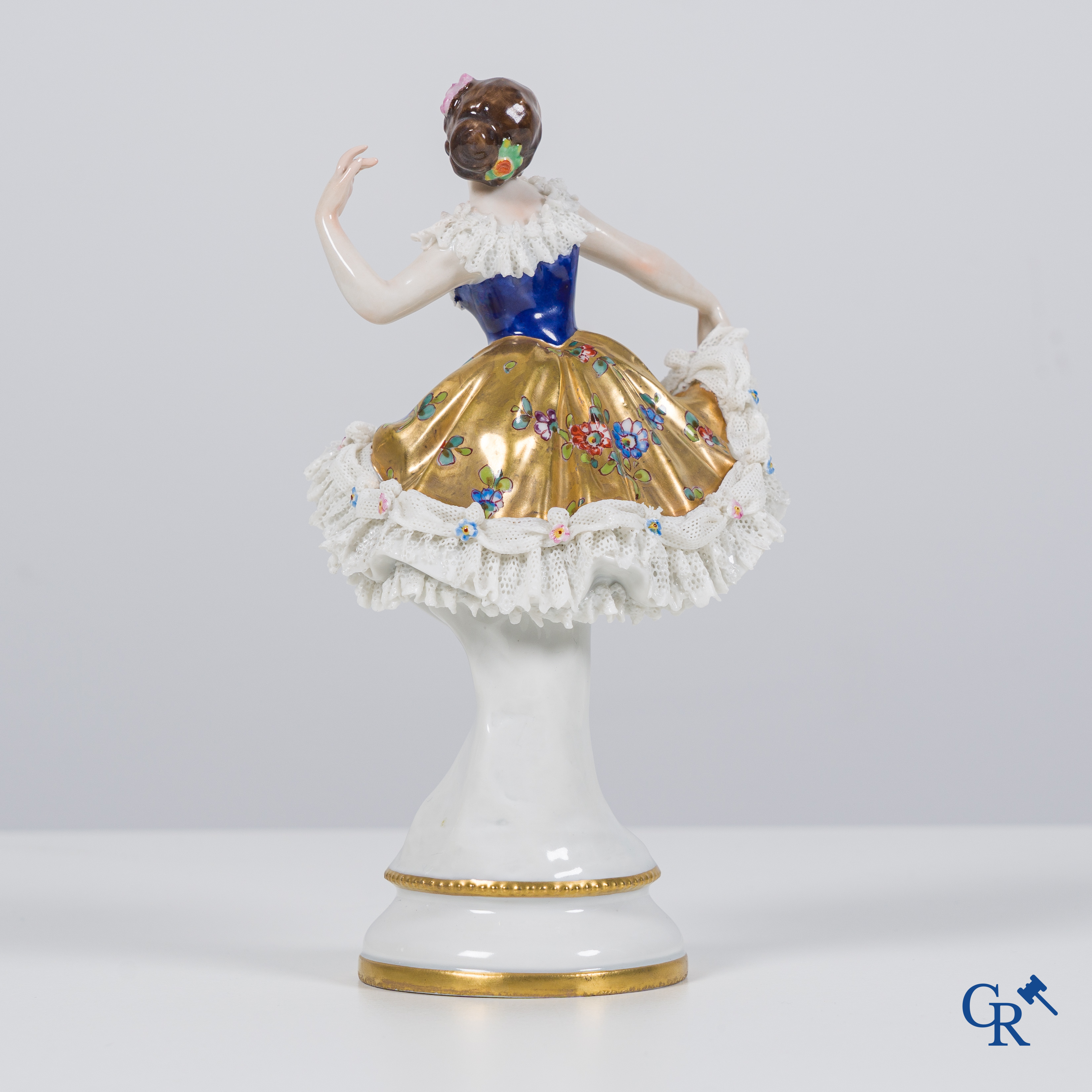 Volkstedt Rudolstadt: Porcelaine européenne, belle ballerine en porcelaine en dentelle de belle qualité. Marqué.