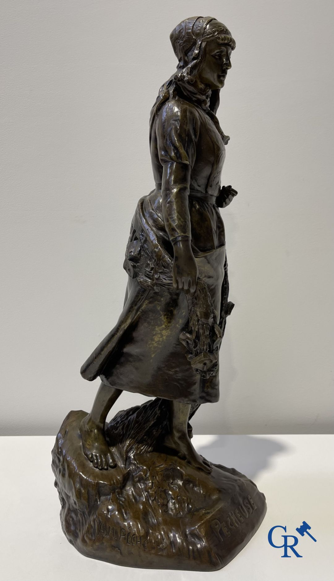 Alexandre-Mathurin Pêche (1872-1957) (*) Bronzen beeld. Vissersvrouw. Susse Frères Editeurs Paris.