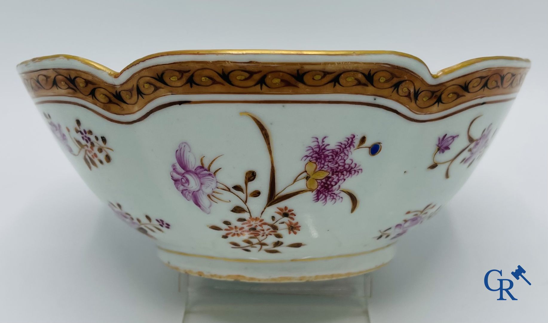 Asian Art: A Chinese famille rose bowl in export porcelain for the American market.