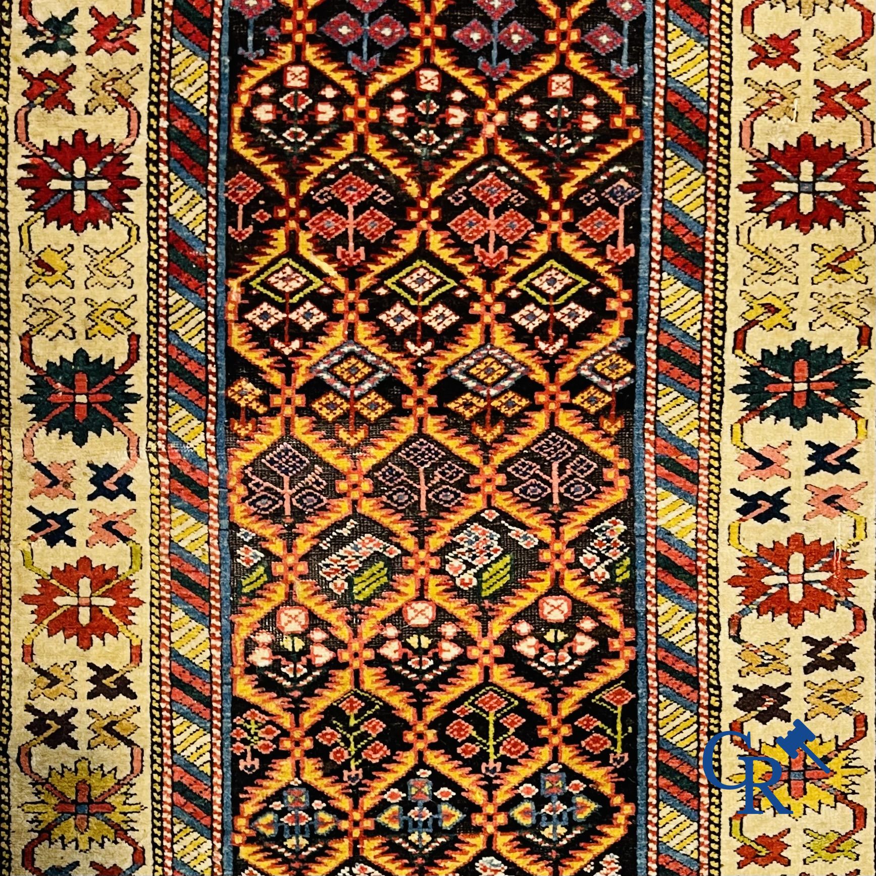 Tapis: Un ancien tapis oriental.