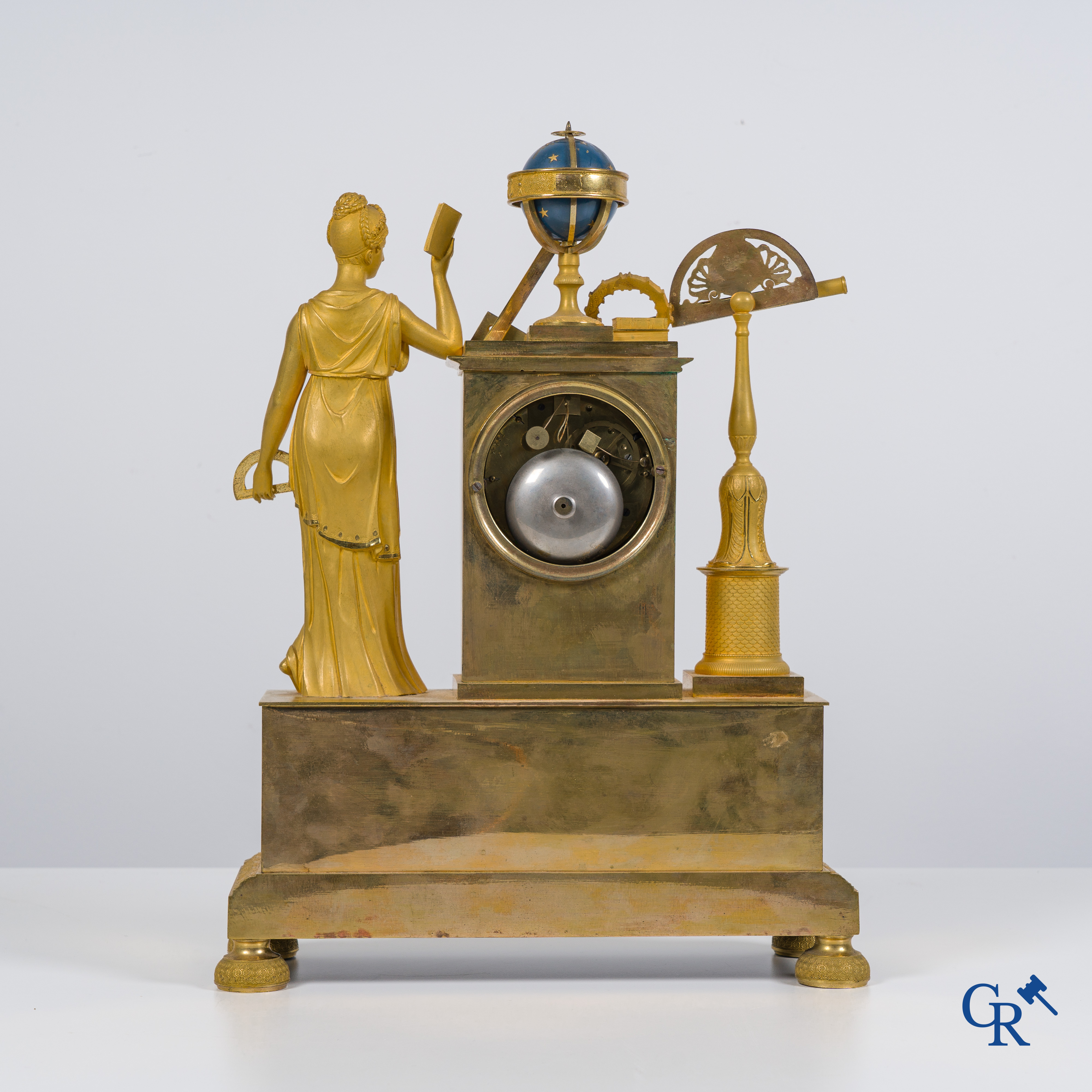 Fleschelle à Paris, richly decorated and finely chiseled clock. Restoration period. 1st half 19th century.