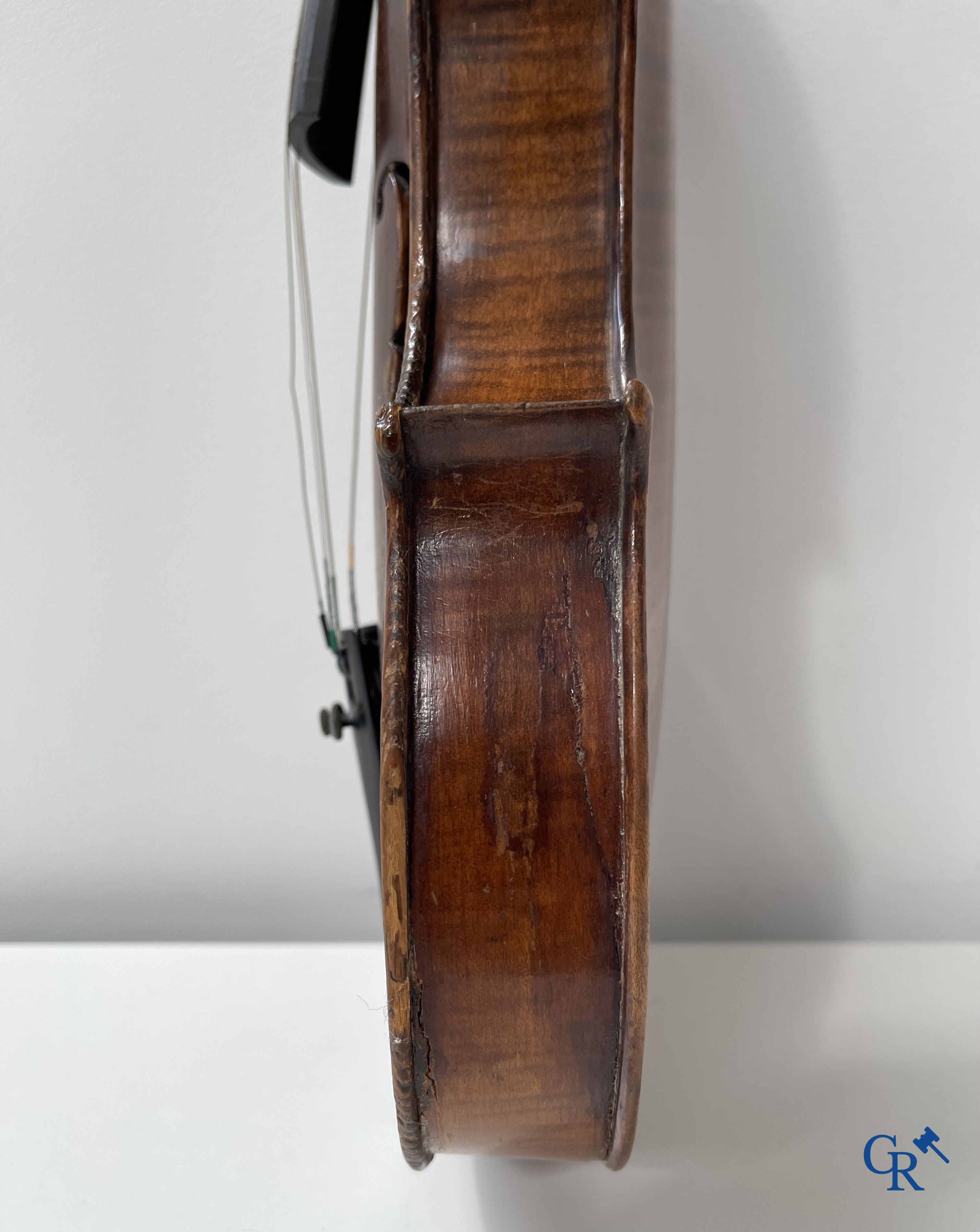 Musical instrument, violin.