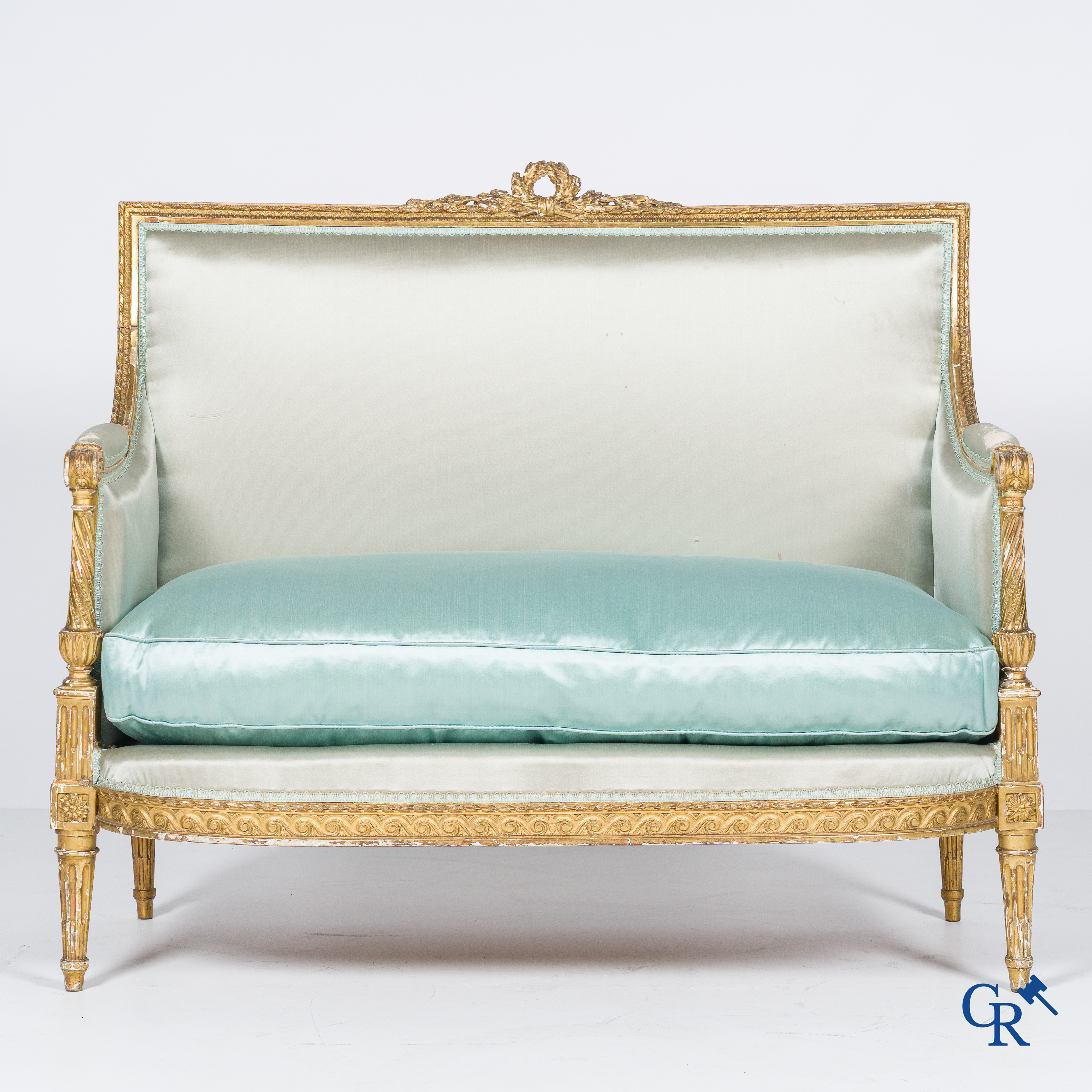 Lodewijk XVI-periode. Marquise in fijn gesculpteerd en verguld hout. Eind 18e eeuw.