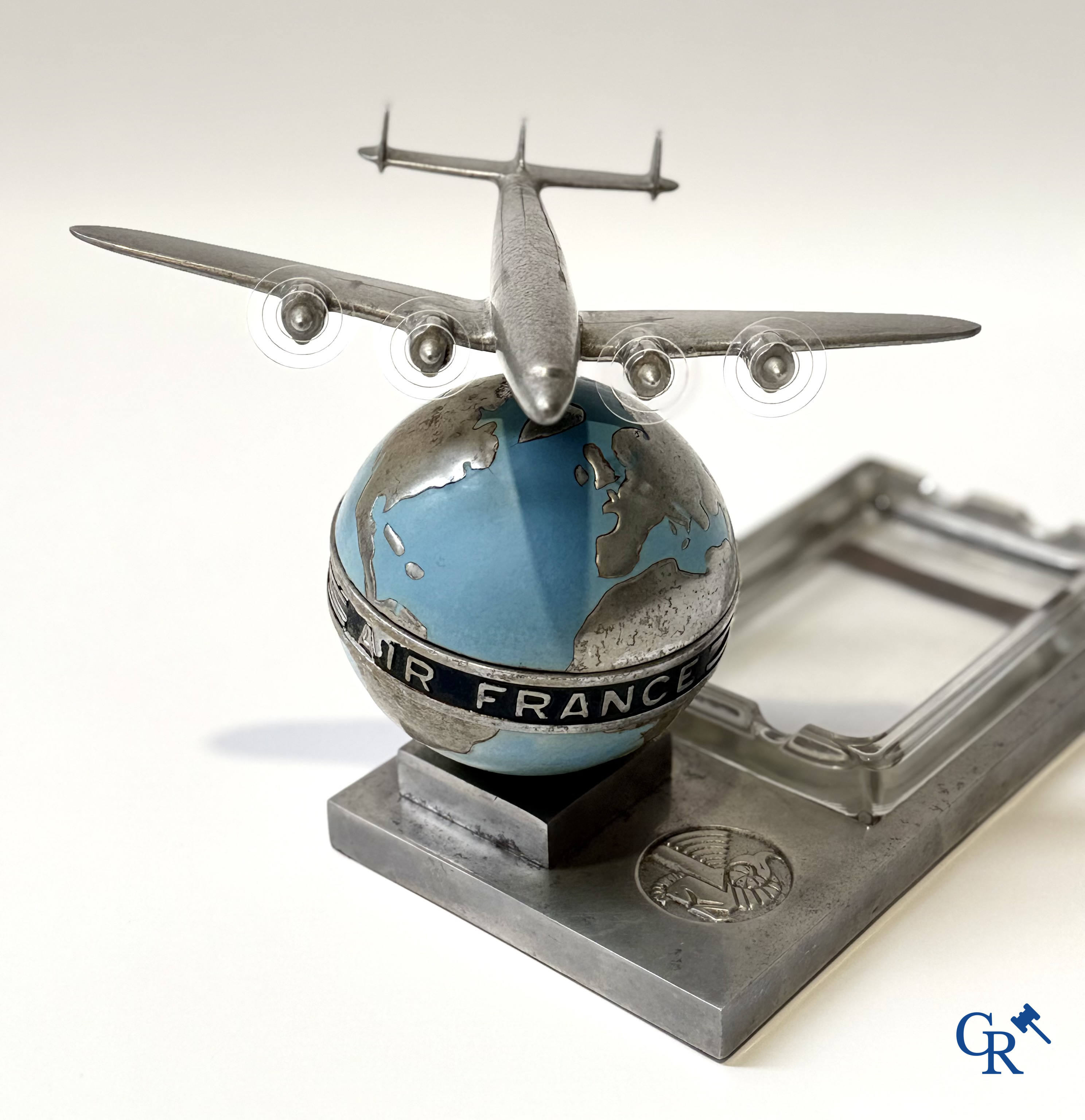 Air France: Réseau Aérien Mondial. Publiciteits asbak in metaal voor luchtvaartmaatschappij Air France.