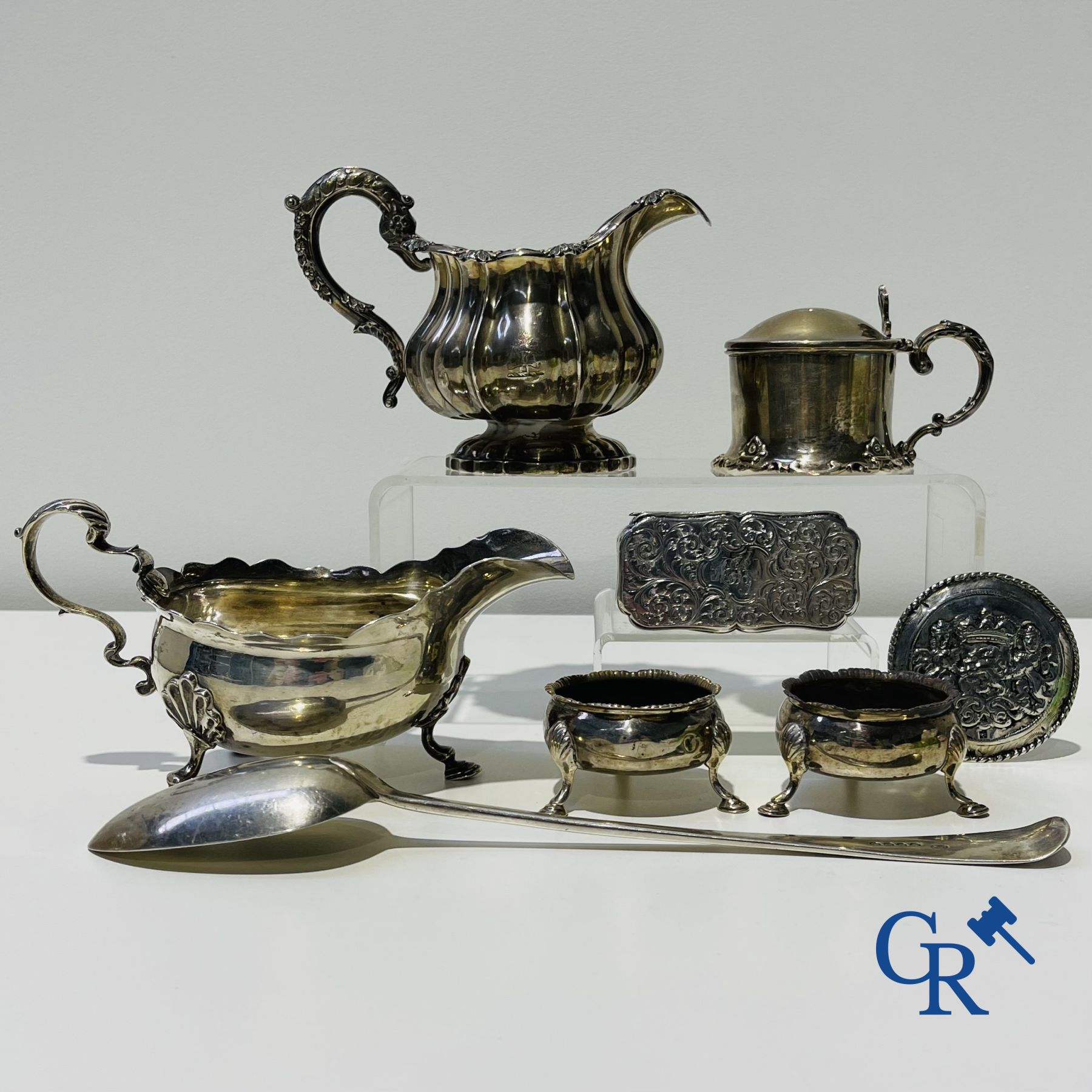 Silver: Interesting lot with antique English silver. (various hallmarks)<br />
18th-19th century.