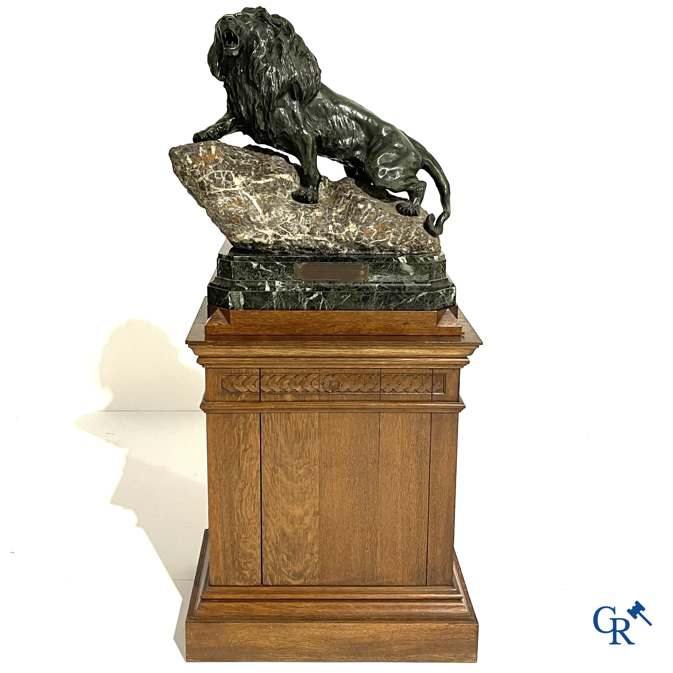 Thomas François Cartier (1879-1936) "Lion rugissant" Important groupe en bronze et pierre sur son socle en bois.