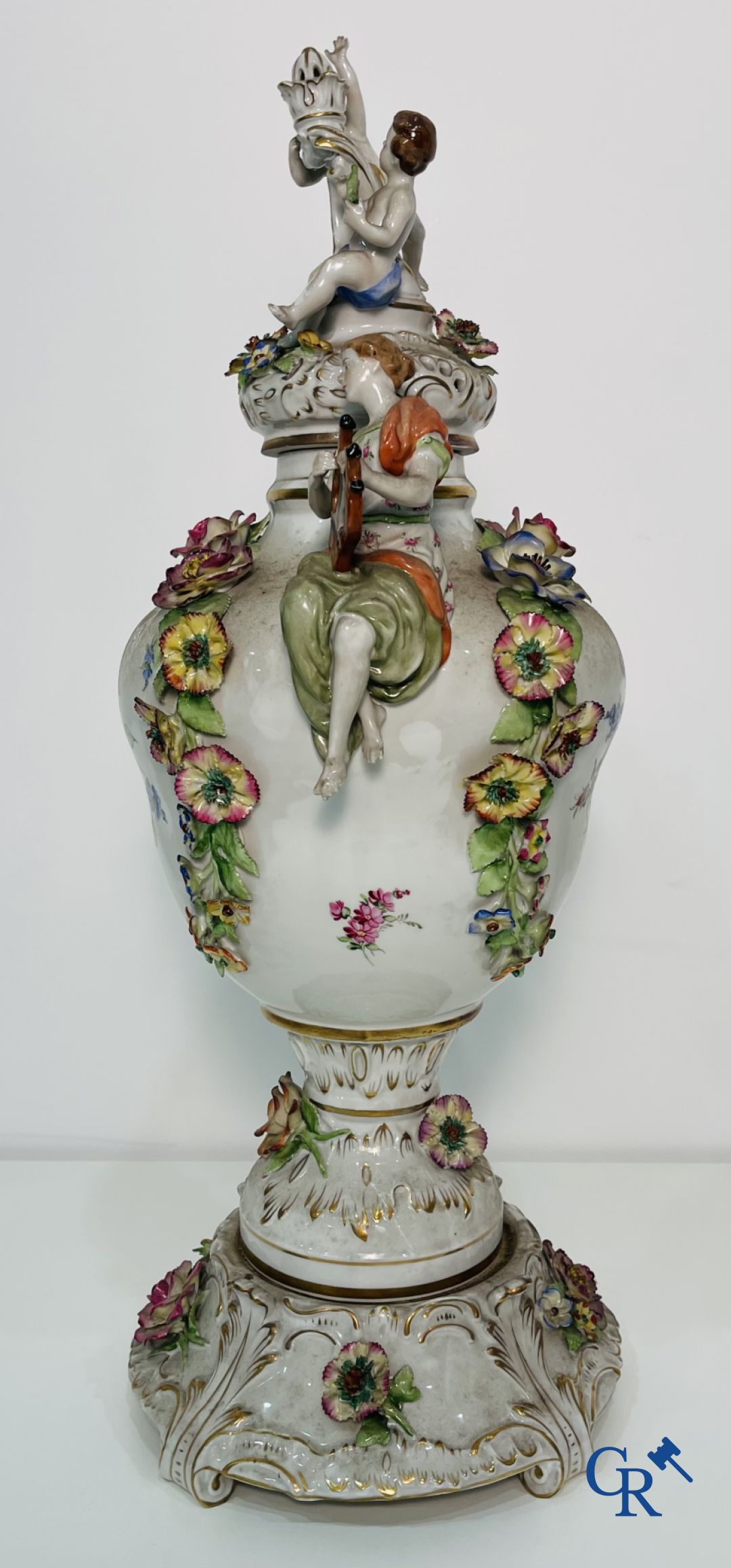 Sax porcelain: A lot with various pieces of Sax porcelain.