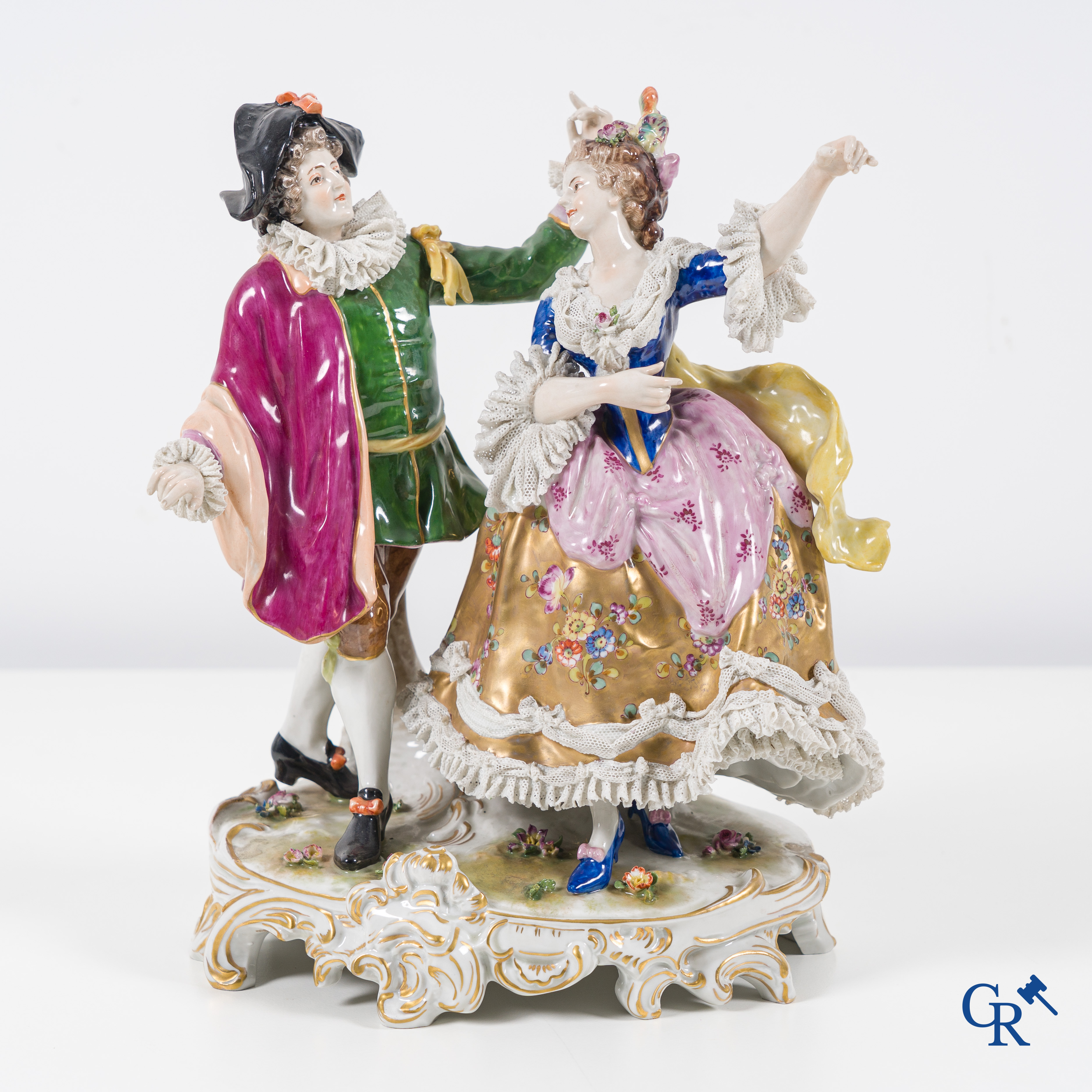 Volkstedt Rudolstadt: Porcelaine européenne, grand groupe en porcelaine dentelle finement décoré d'un couple de danseurs.