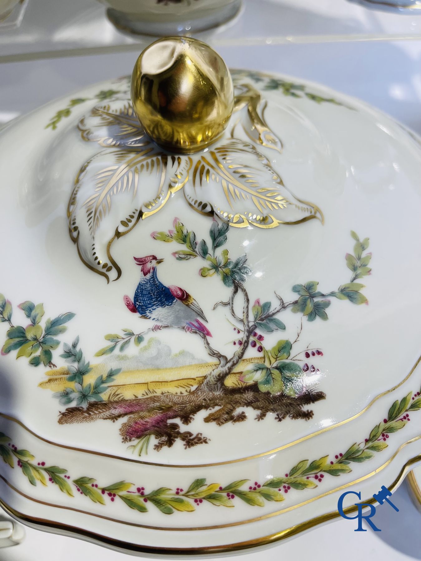 Limoges. L. Bernardaud & Cie. Beautiful dinner set in Limoges porcelain. Model Chevreuse.