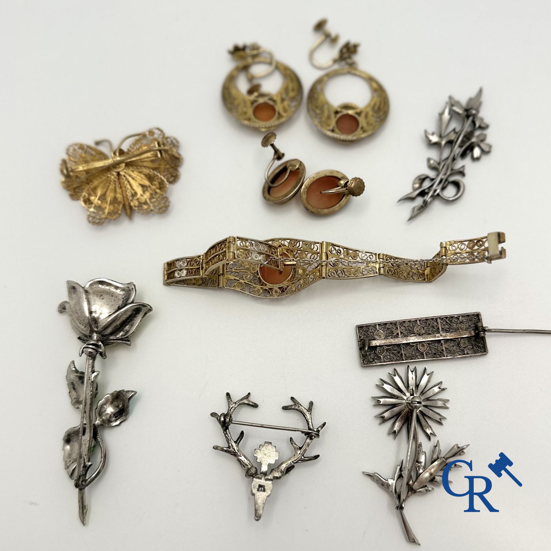 Jewels: Lot of fantasy jewels in silver.