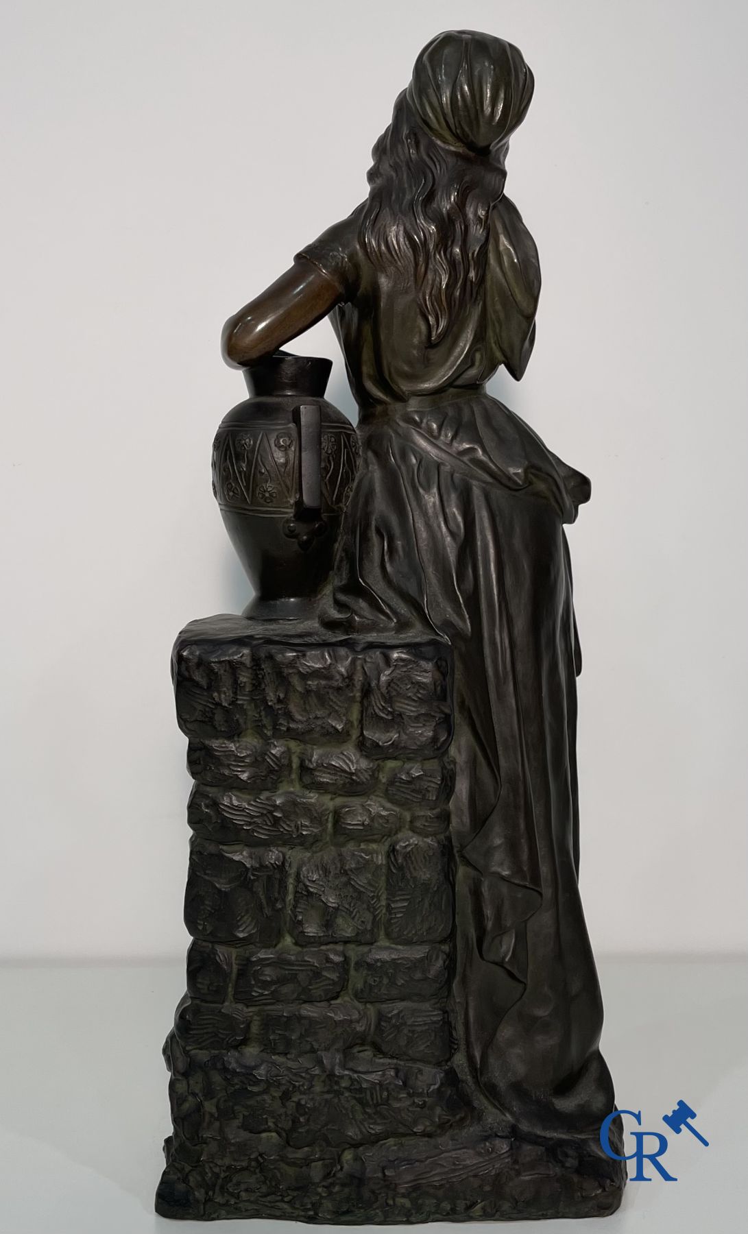 Edmond Lefever: (Ypres 1839-Schaarbeek 1911) statue orientale en bronze "Rebecca".