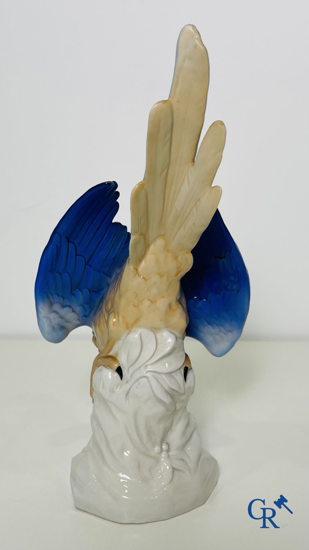 A lot of 4 birds in German porcelain and Italian faience.