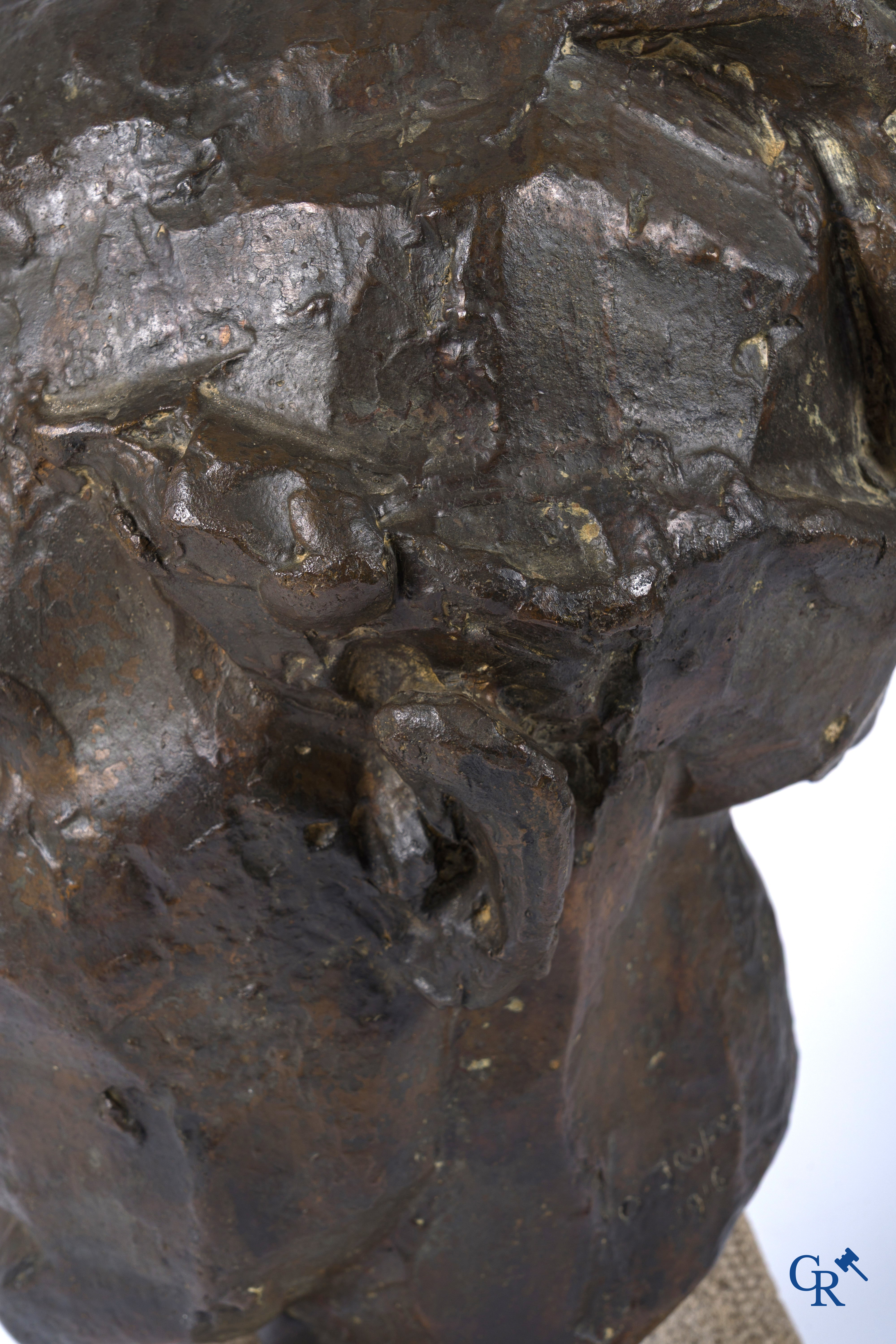 Oscar Jespers (1887-1970)(*) Portret van de schilder Walter Stevens. Brons op kalksteen. 1916.