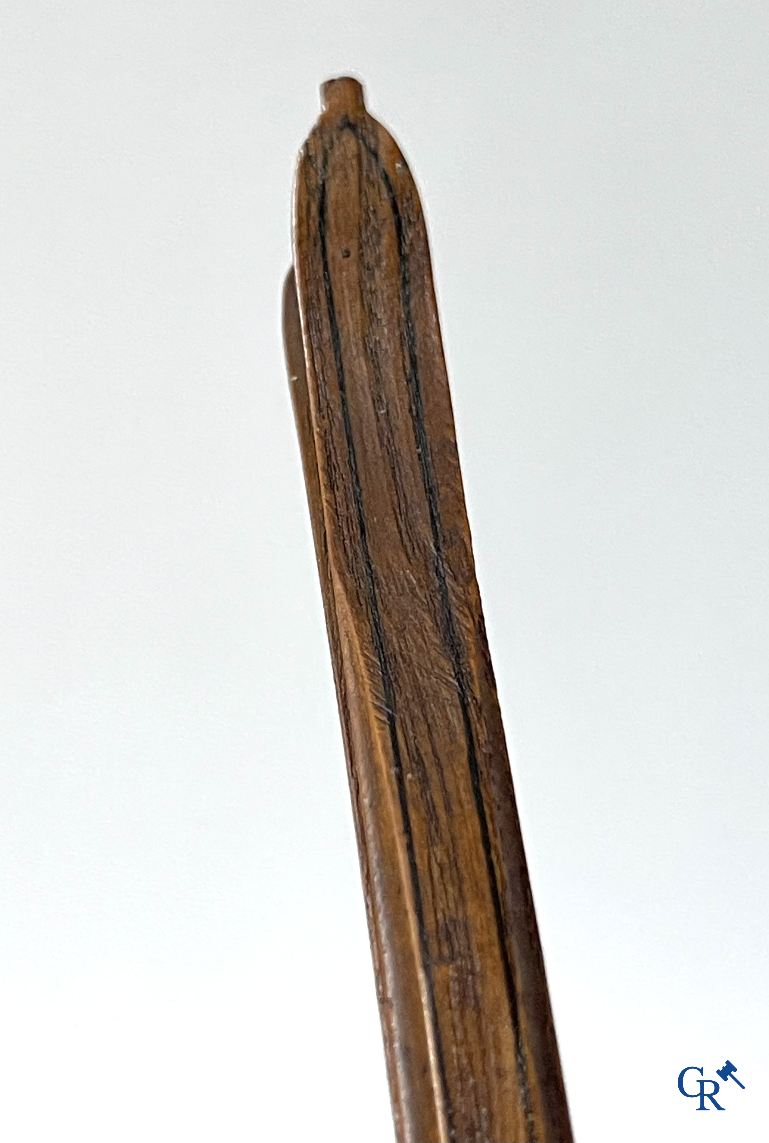 Hertwig en Company, Katzhütte, Thüringen. Een skiester in fijn polychroom en geglazuurd aardewerk. Circa 1930.