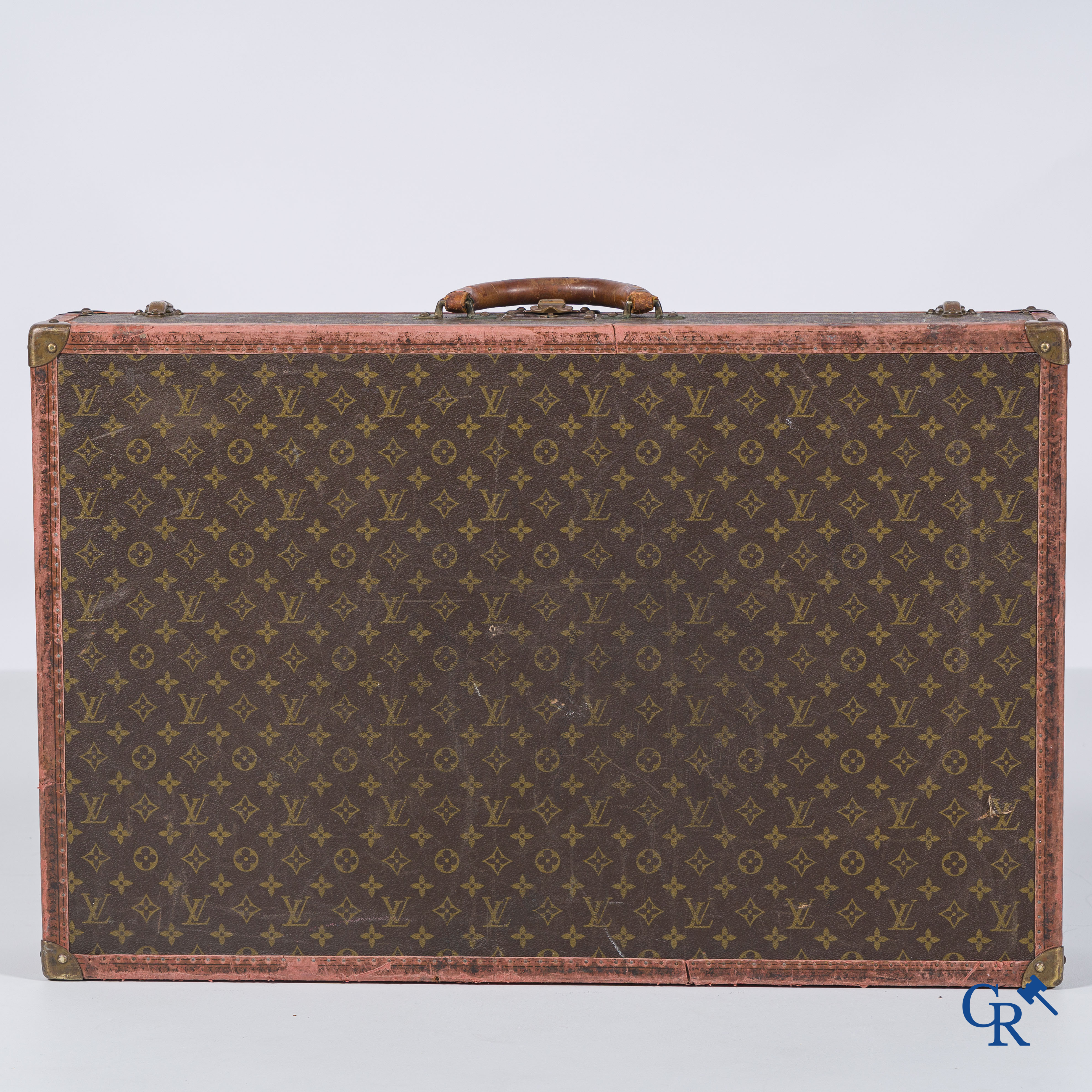 Louis Vuitton, 2 suitcases of which 1 with a label Av. Marceau 78 bis Paris and numbered 982010.