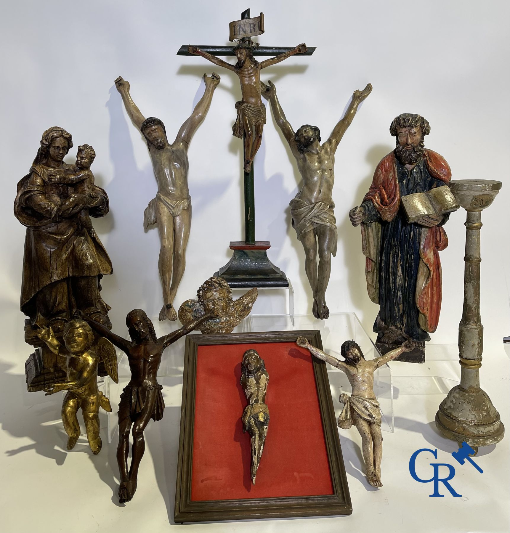 Un lot de sculptures religieuses en bois du XVIIIème et XIXème siècle.