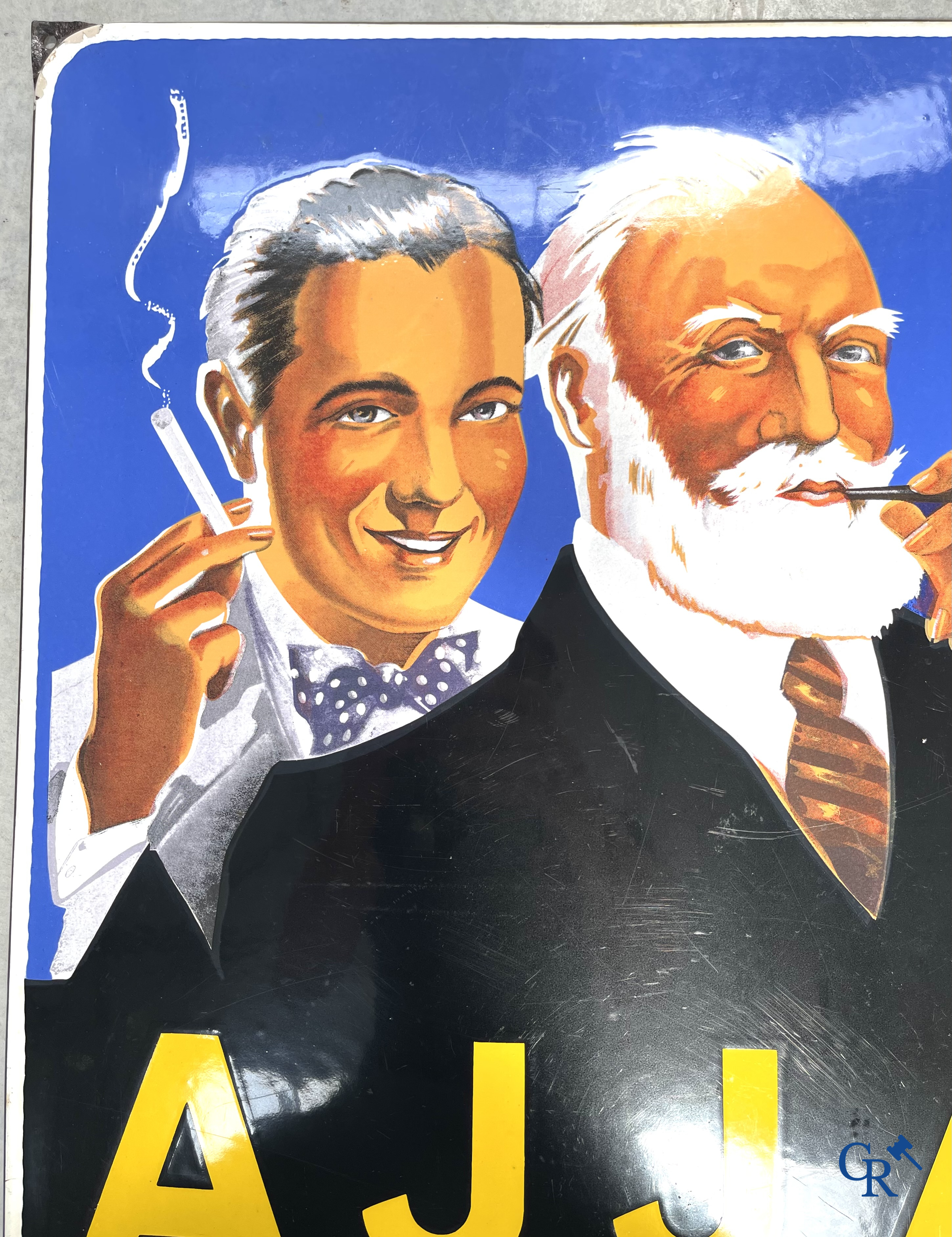 AJJA, Emaille reclamebord voor de tabakswaren van AJJA. Emaillerie Odon Warland. T.P. Bruxelles 1952.