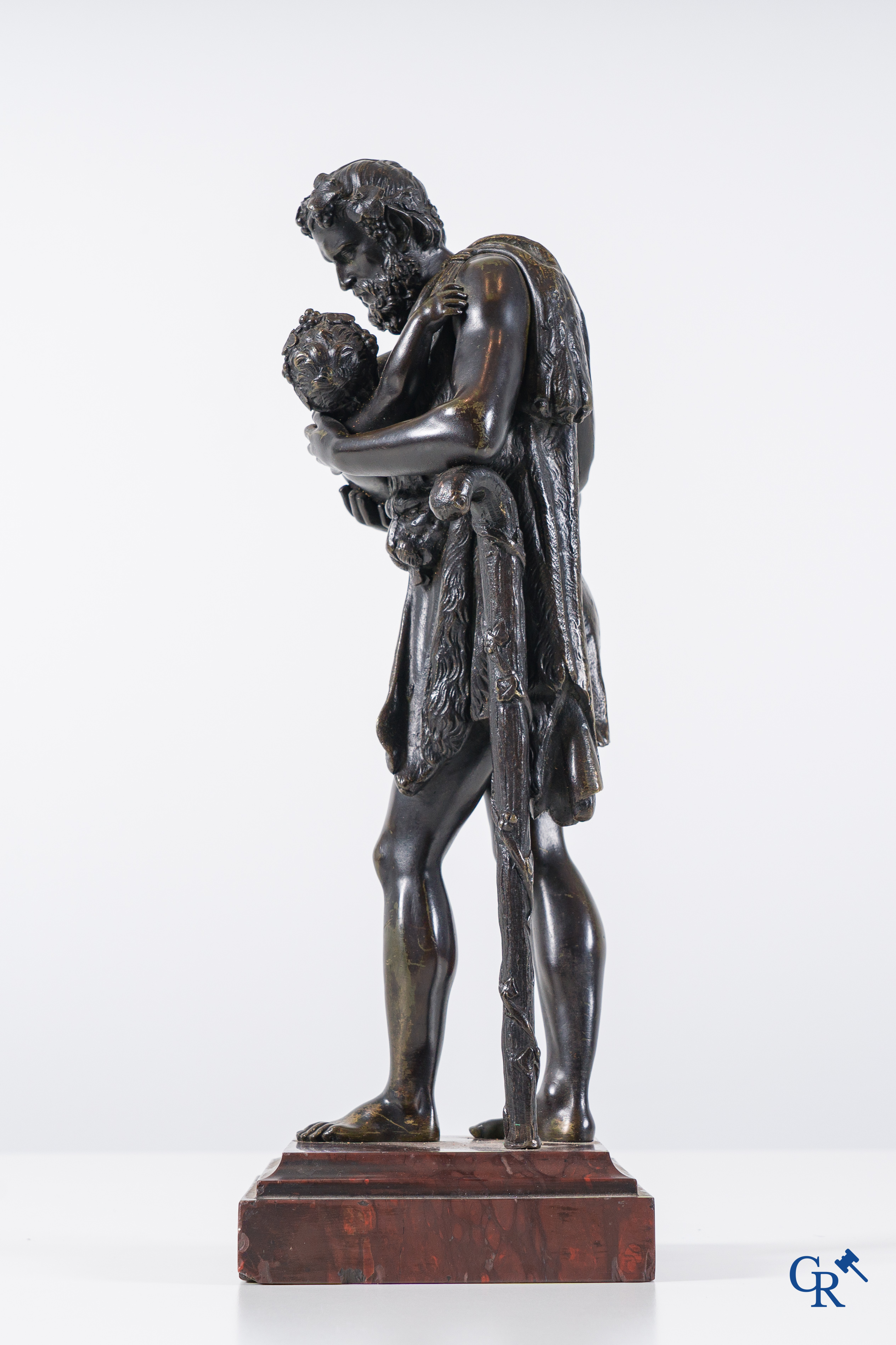 Travail français vers 1830-1840. Silène avec l'enfant Dionysos, statue en bronze d'après un modèle antique.