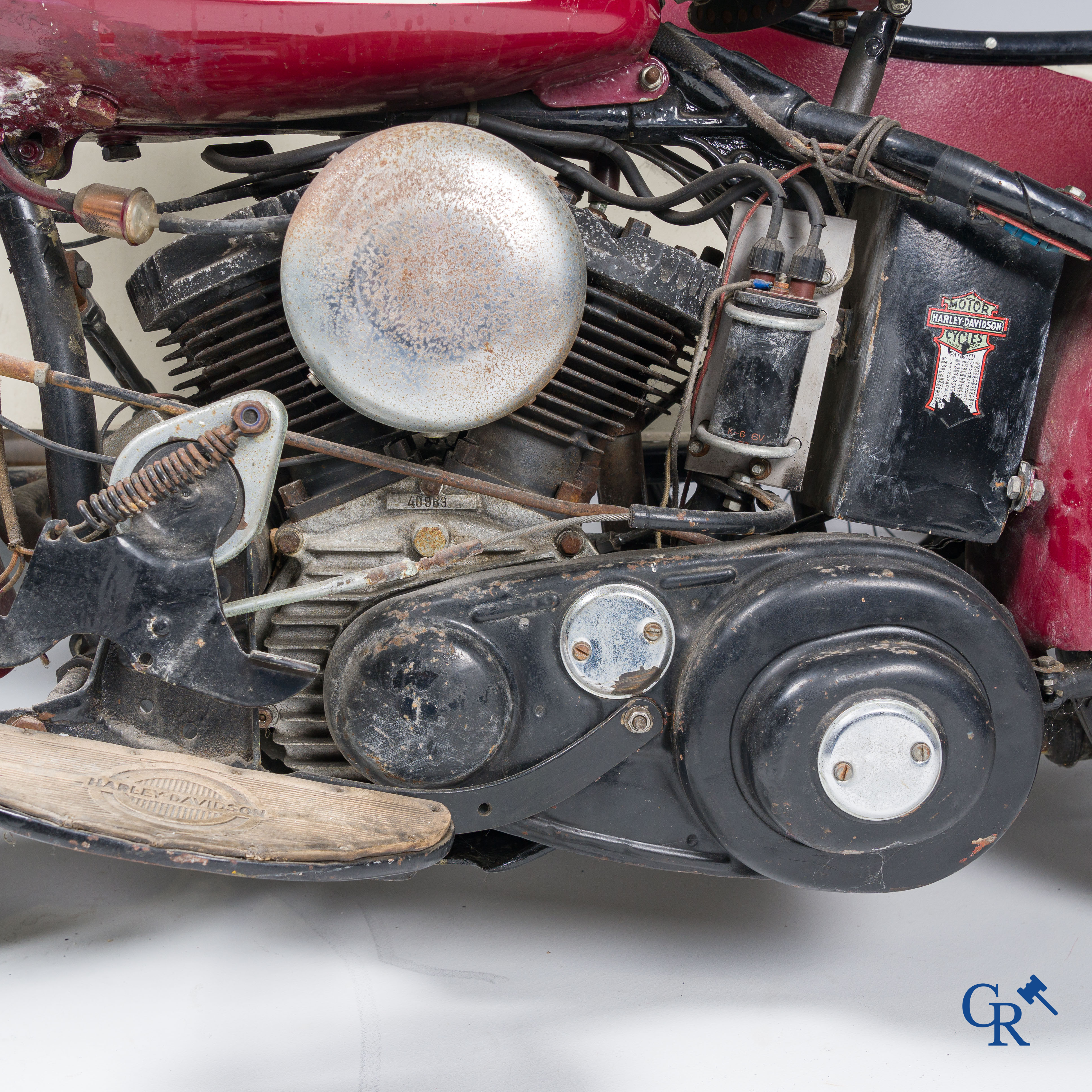 Harley Davidson, type WLA 750cc, circa 1940. Met zijspan uit latere periode. (schuurvondst)