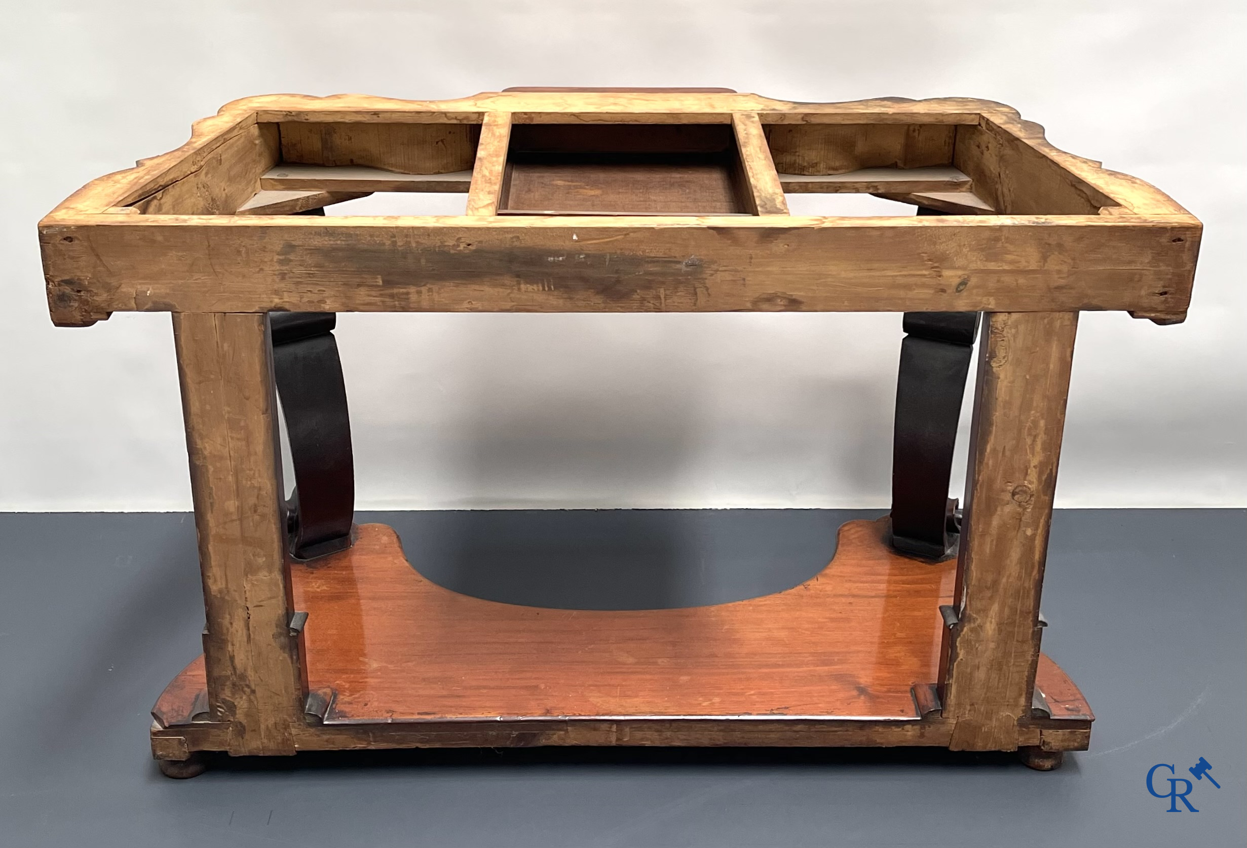 Une console avec tiroir en acajou et marbre. Période Louis Philippe.