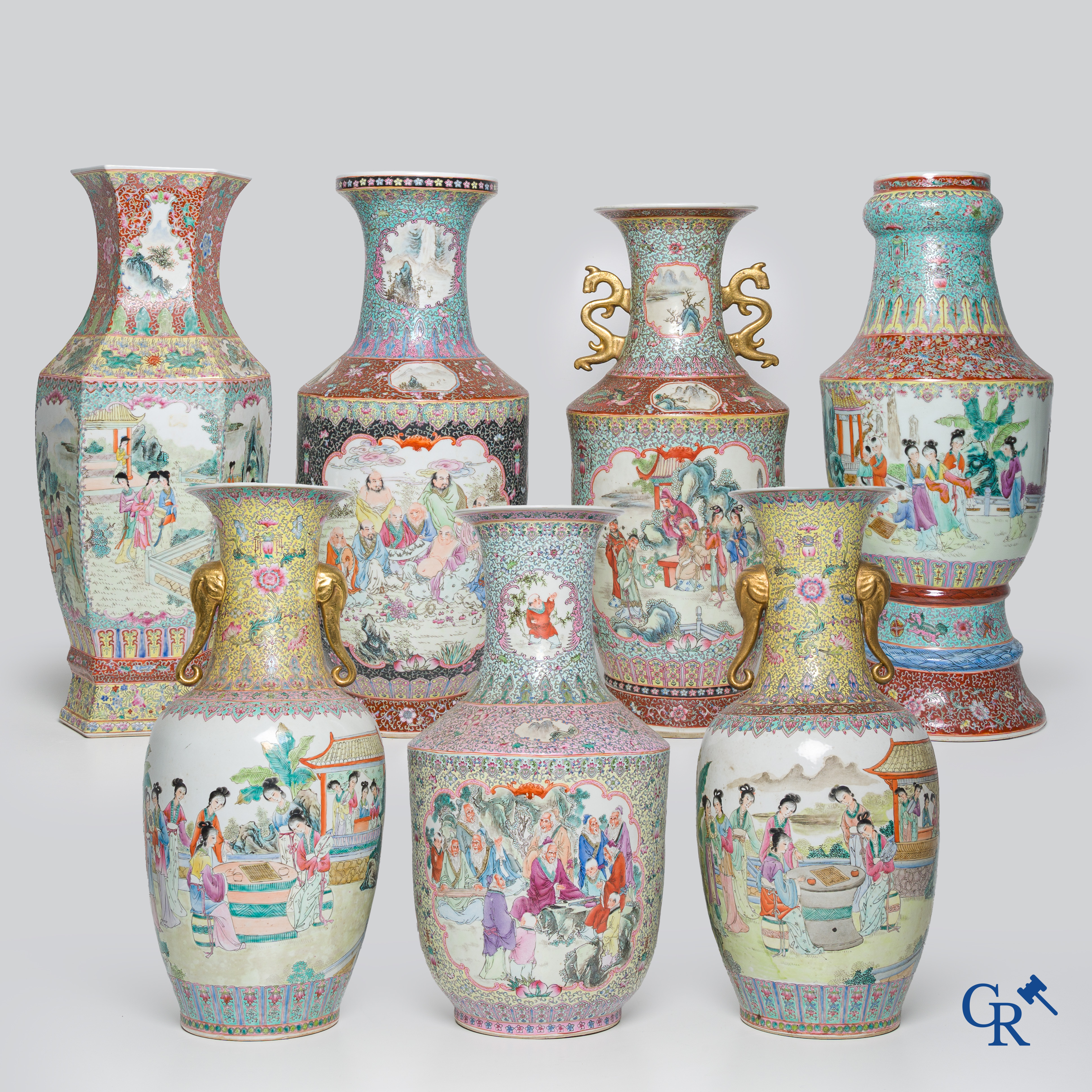 Art Asiatique, un lot de 7 vases chinois famille rose, XXème siècle.