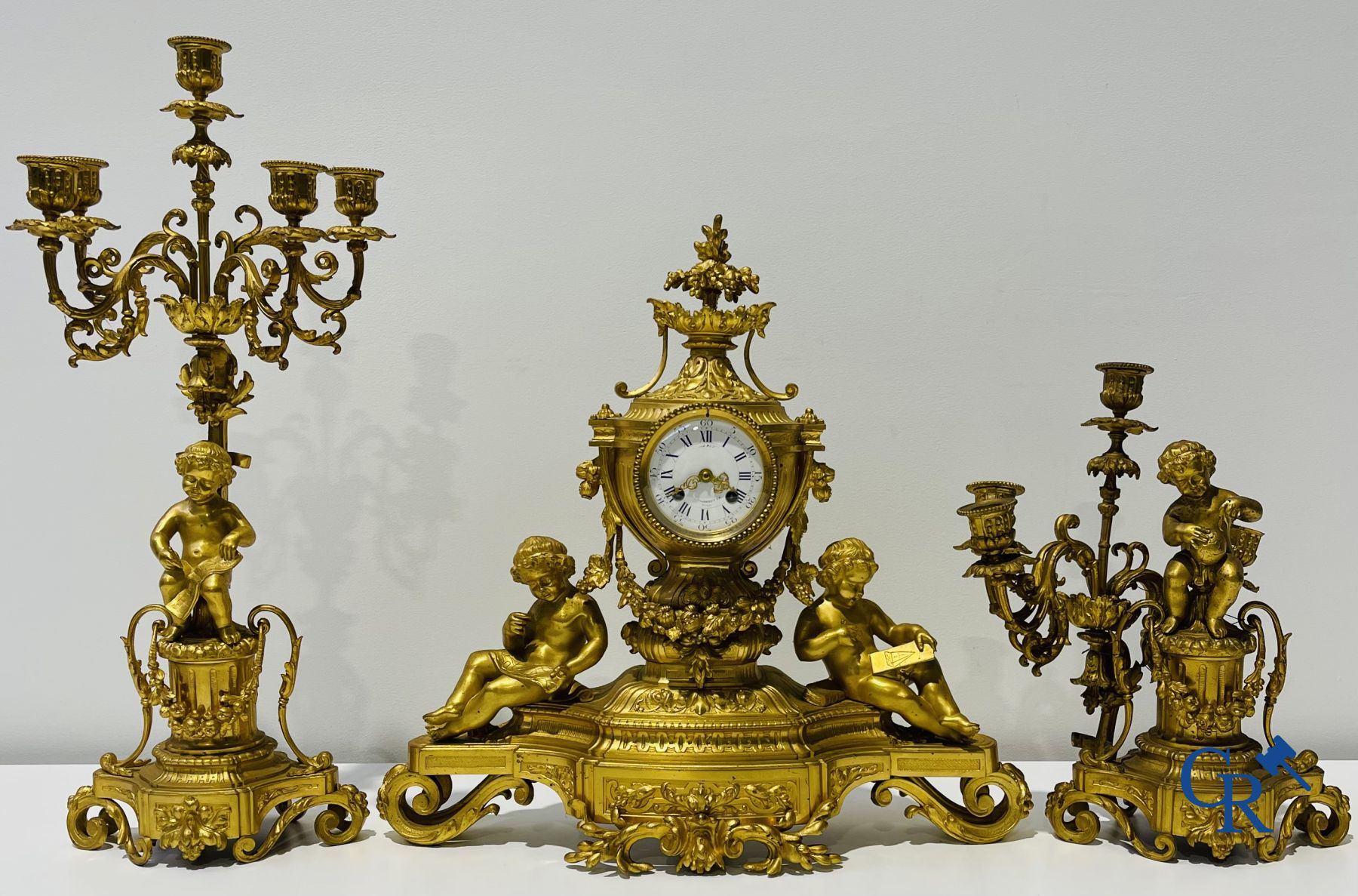 3-piece gilded bronze chimney set in LVI-style with putti. Jules Petit à Paris. Napoleon III period.