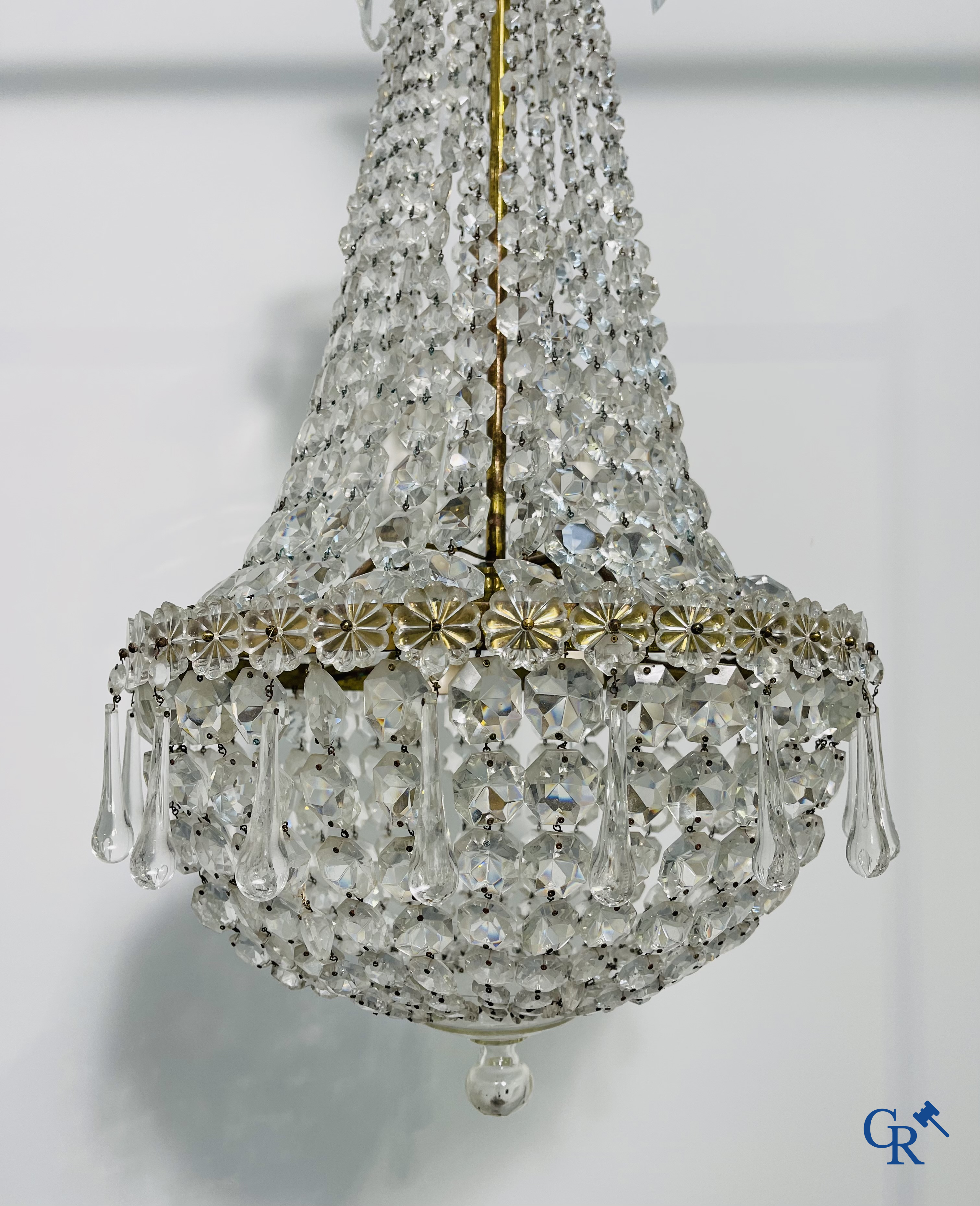 Lustre : Beau lustre Sac à perles en cristal.