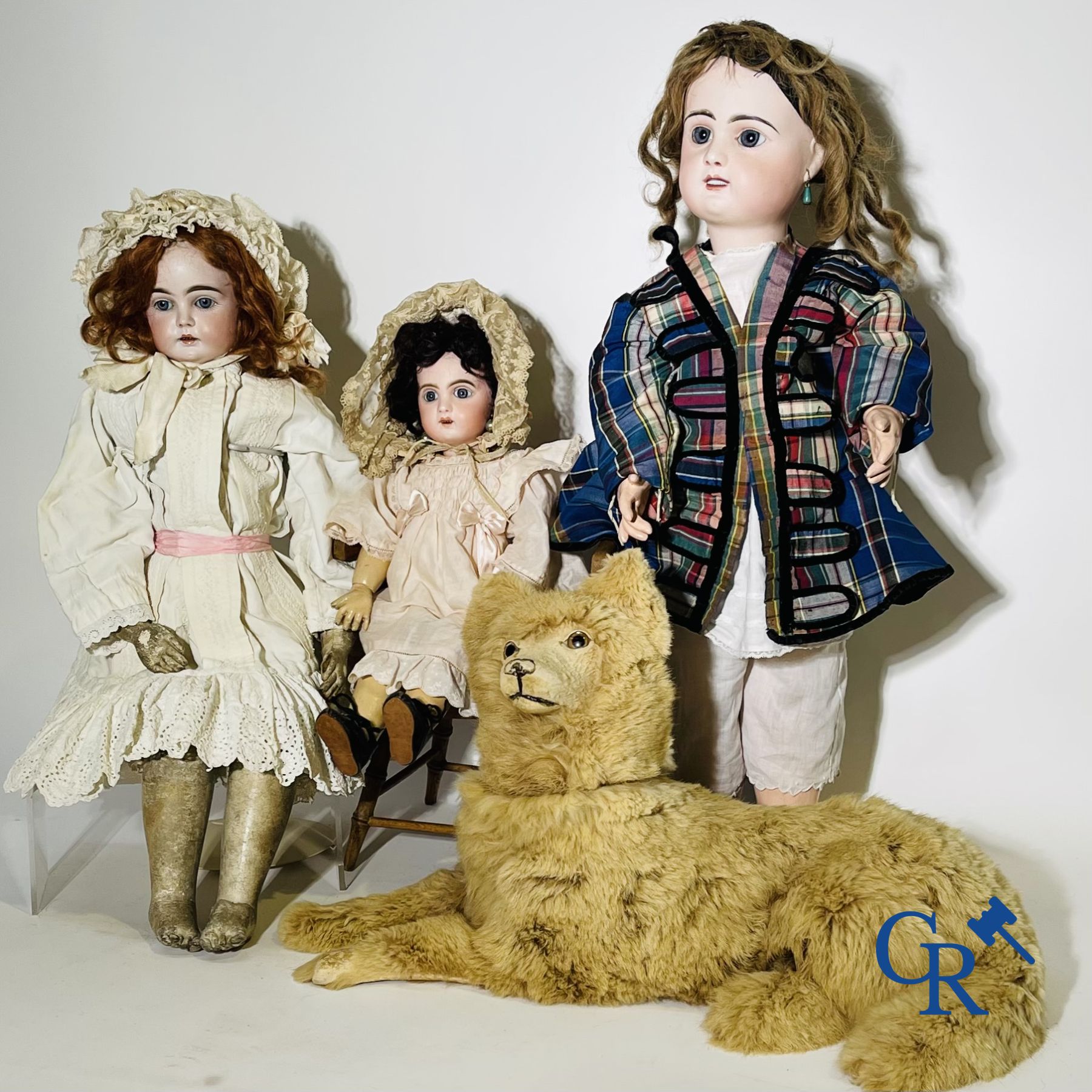 Toys: antique dolls. 3 dolls with porcelain head and a dog in fur.