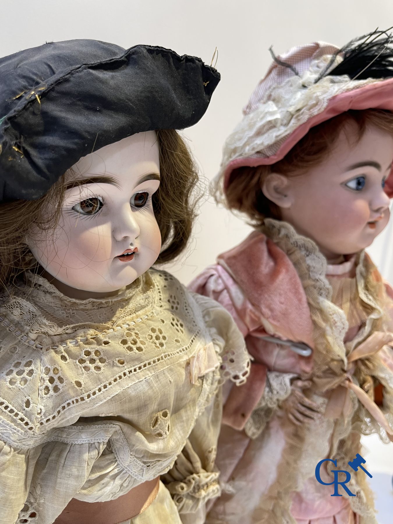 Toys: antique dolls: Beautiful lot of 2 dolls with porcelain head and a toy.