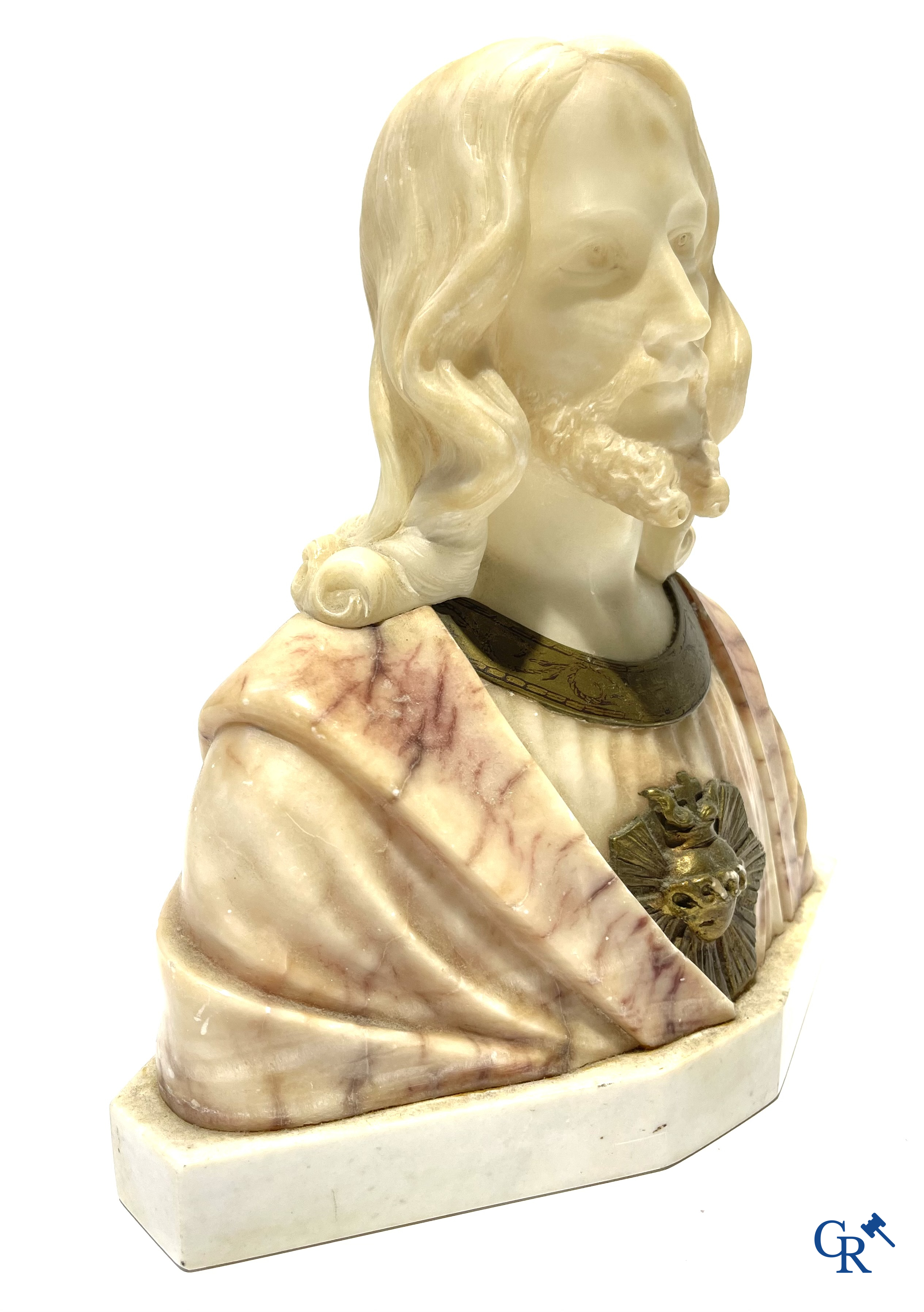 Objets religieux, 2 benitiers en bronze et cloisonné et une statue en albâtre du cœur sacré. XIXe siècle.