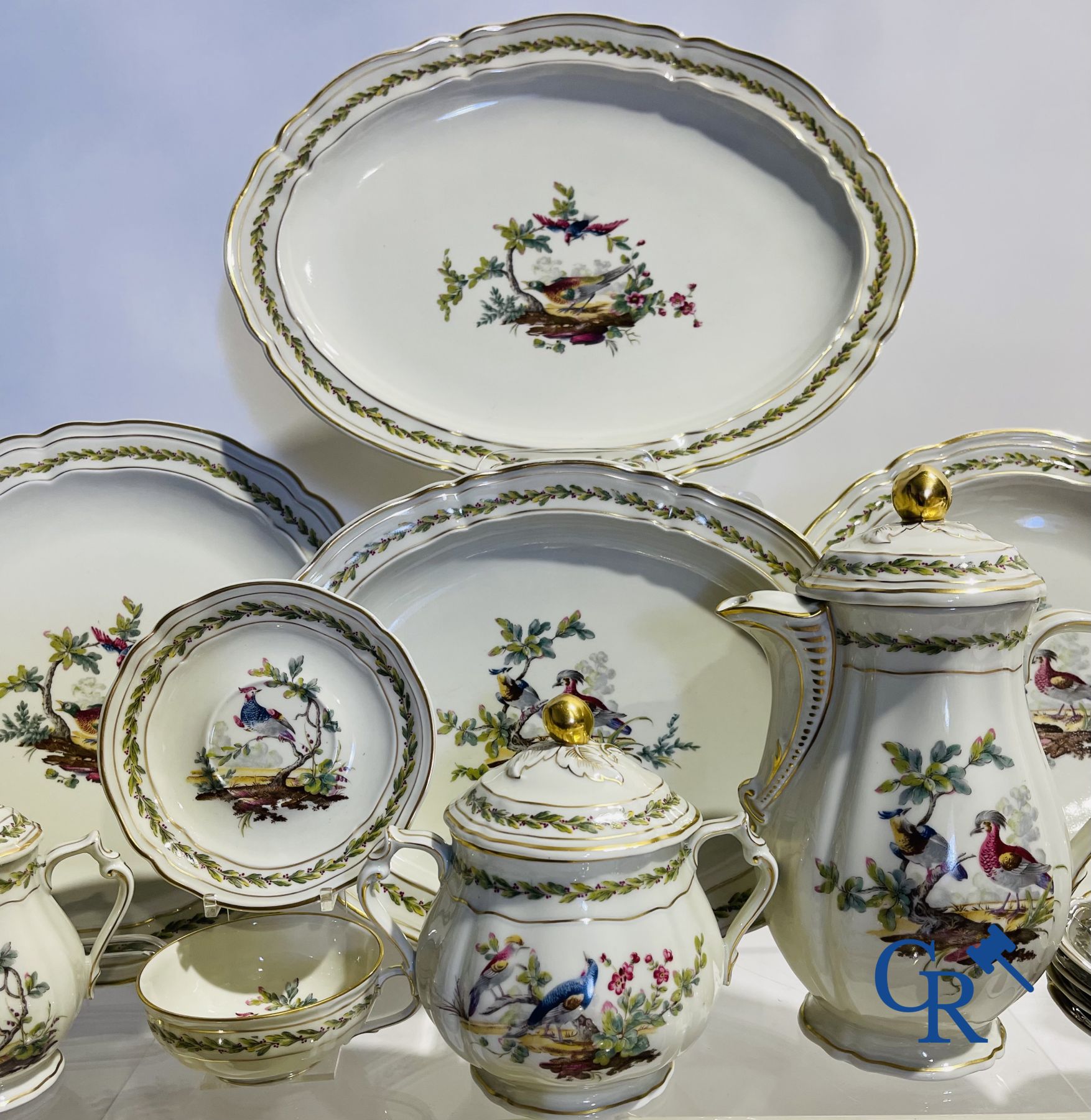 Limoges. L. Bernardaud & Cie. Prachtig servies in Limoges porselein. Model Chevreuse.