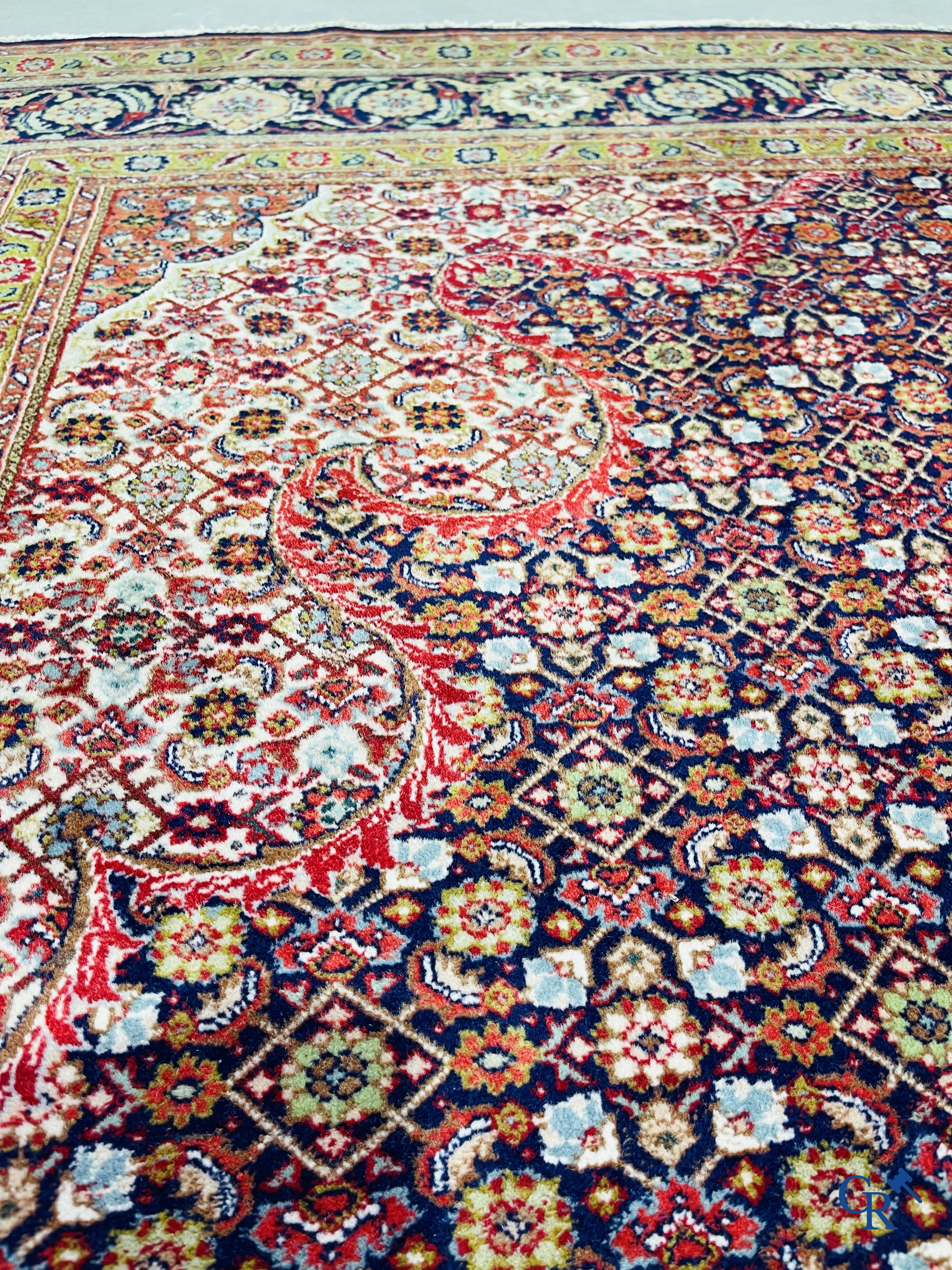 Tapis d'Orient: Tabriz, Iran. Grand tapis persan noué à la main.