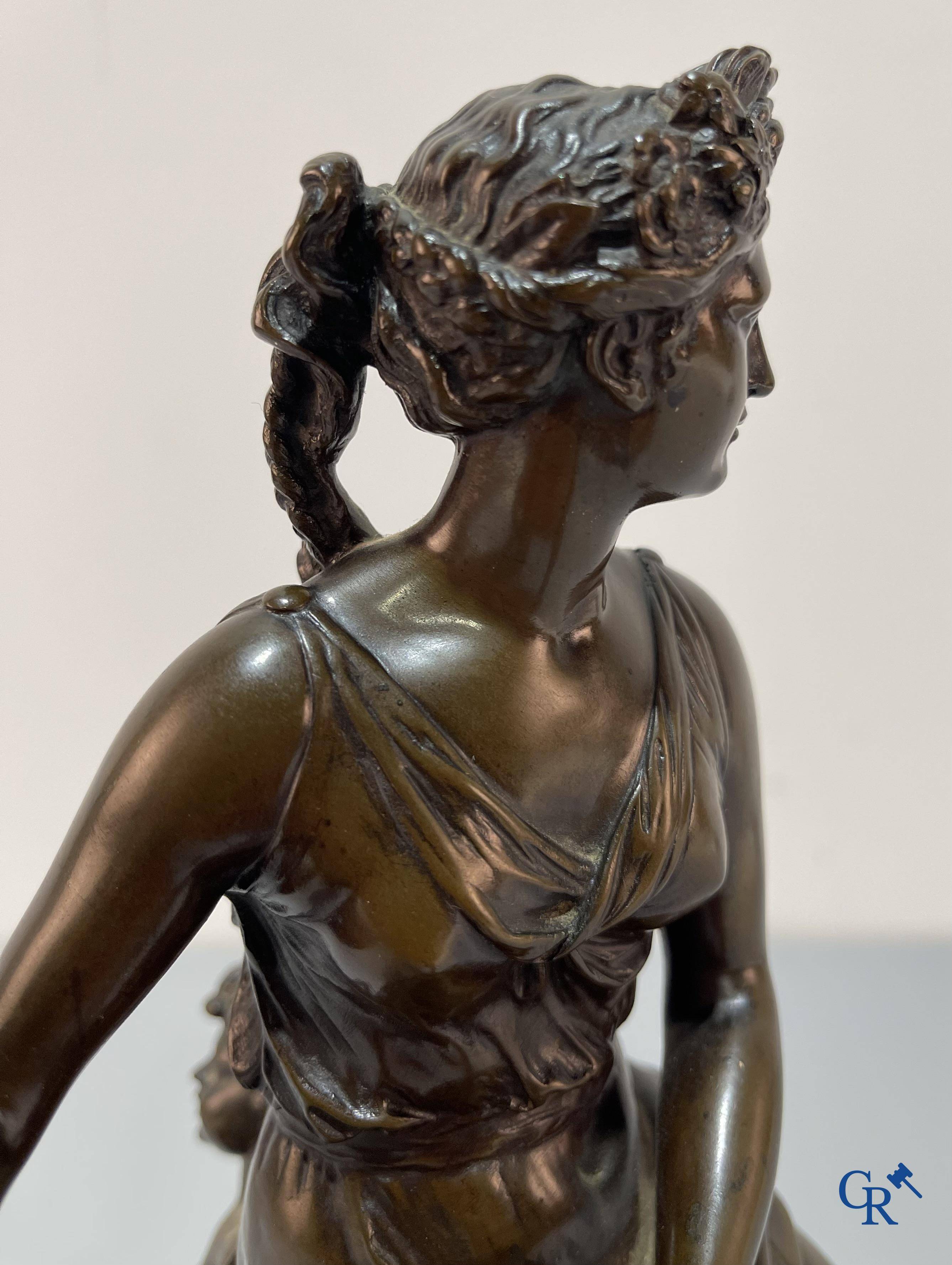 Antoine Coyzevox (naar) Fijngesculpteerde voorstelling van Venus met Cupido. F. Barbedienne fondeur.