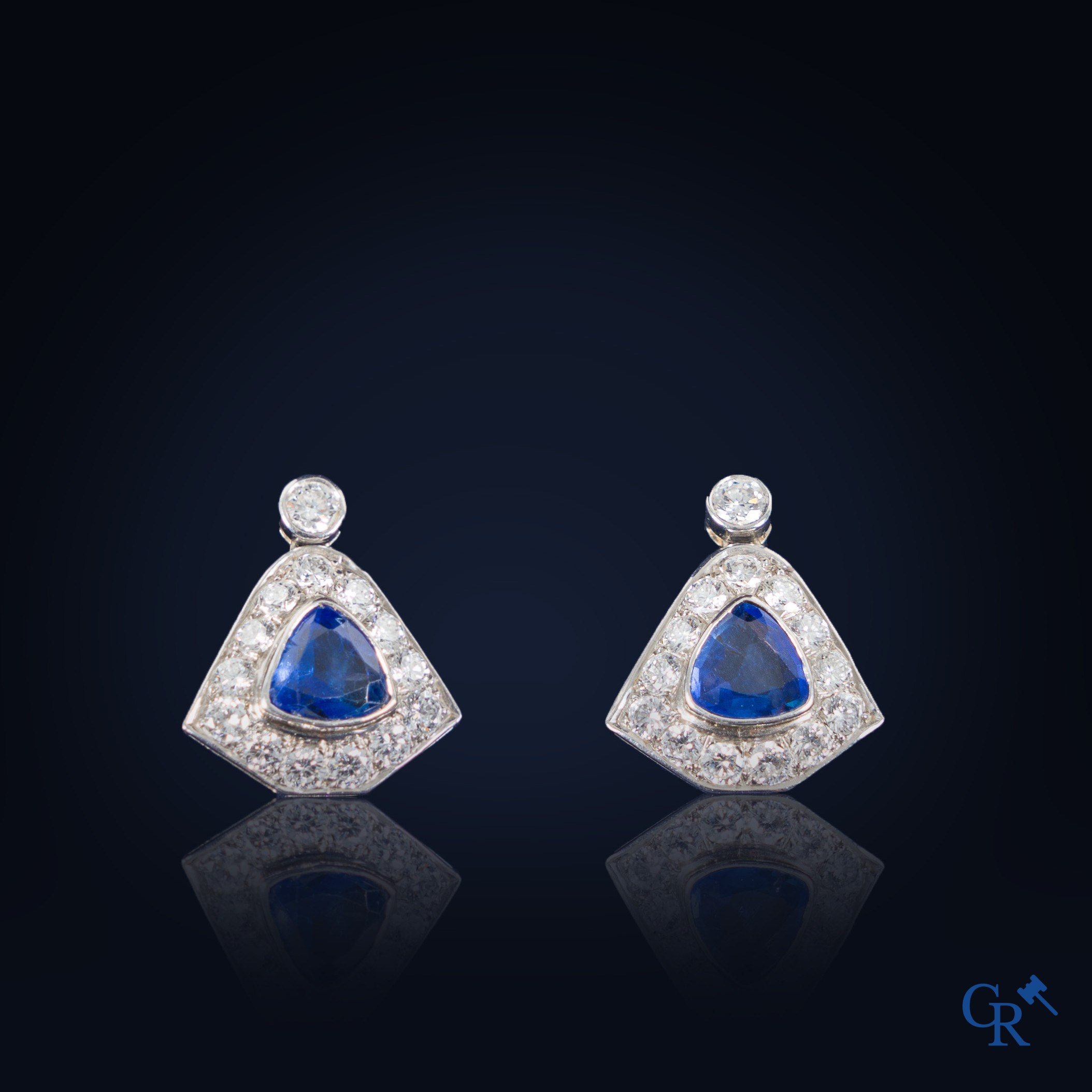 Jewellery, a beautiful pair of Art Deco earrings in white gold 750°/00 each set with a sapphire and 14 diamonds.